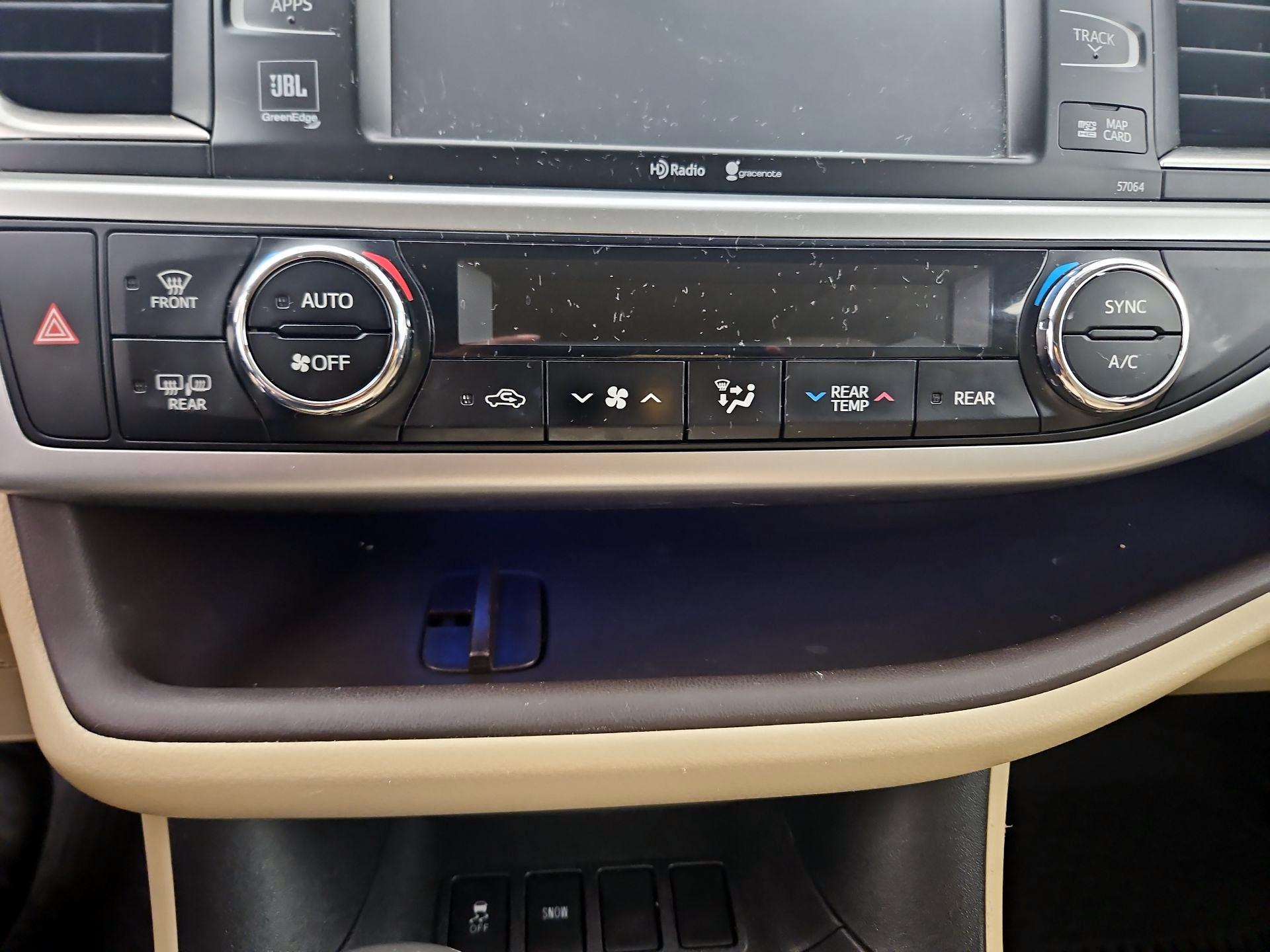 Thumbnail: 2015 Toyota Highlander - 15