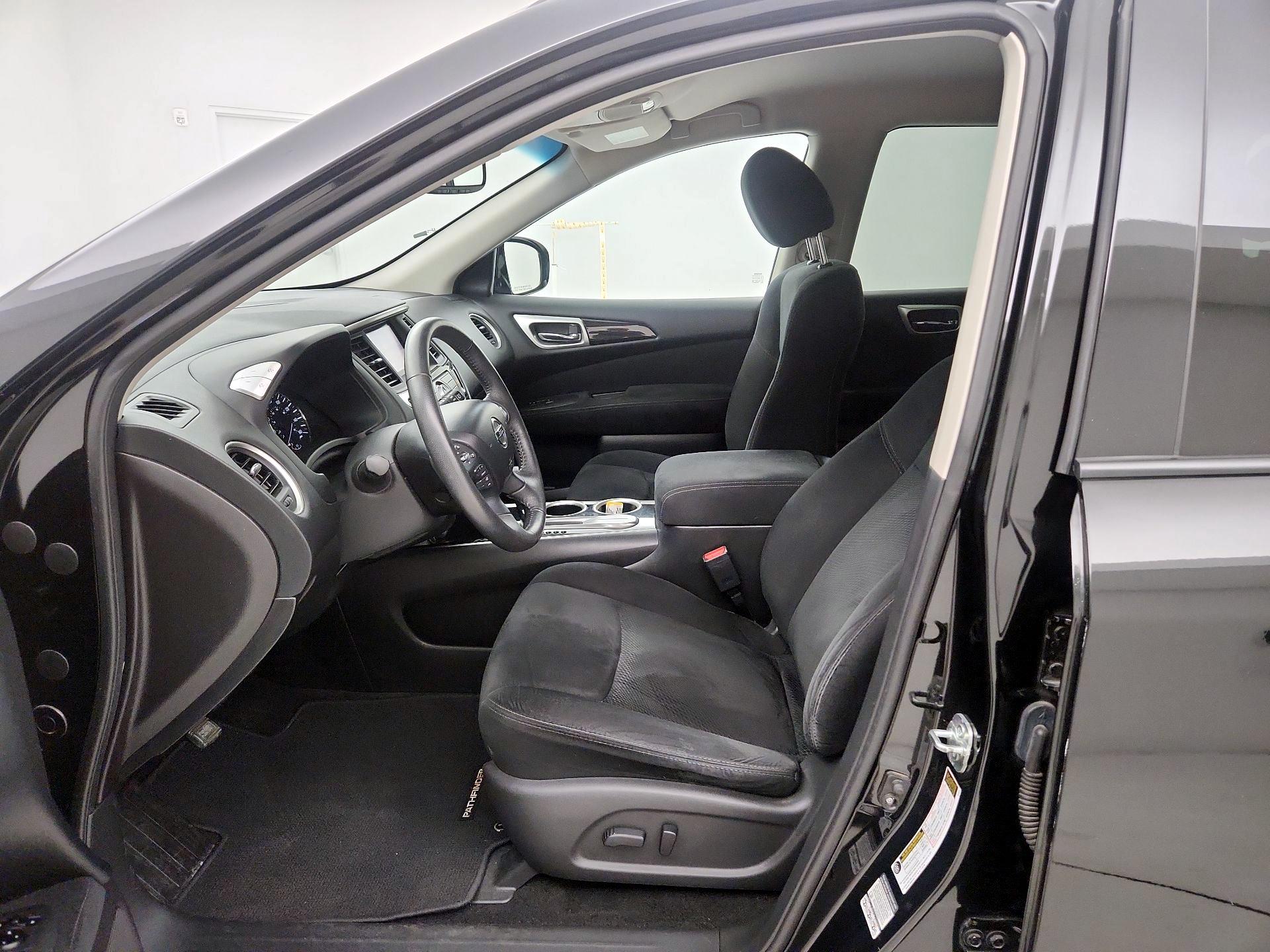 Thumbnail: 2015 Nissan Pathfinder - 9