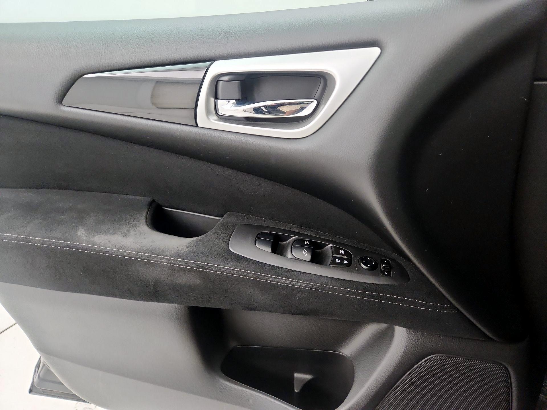 Thumbnail: 2015 Nissan Pathfinder - 10
