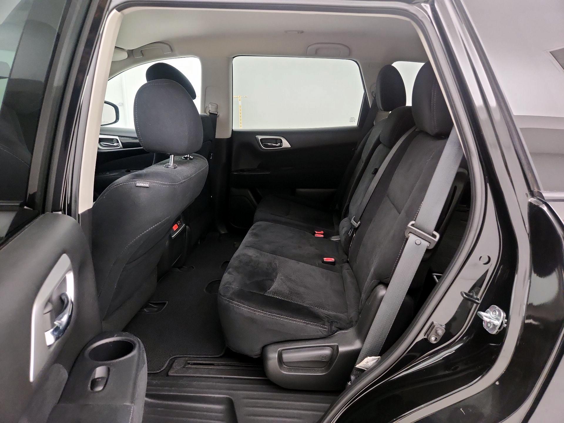 Thumbnail: 2015 Nissan Pathfinder - 16