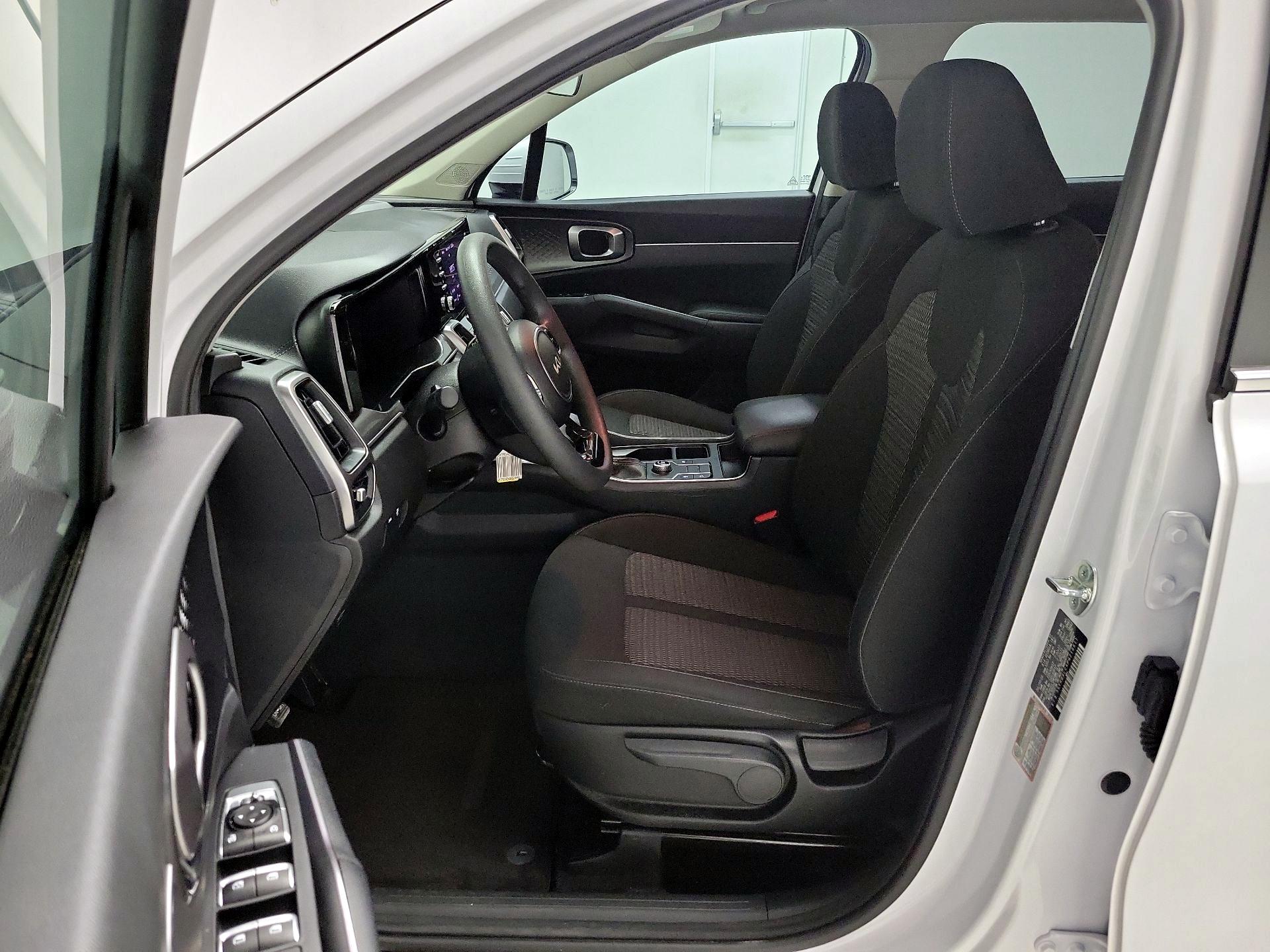 Thumbnail: 2023 Kia Sorento - 11