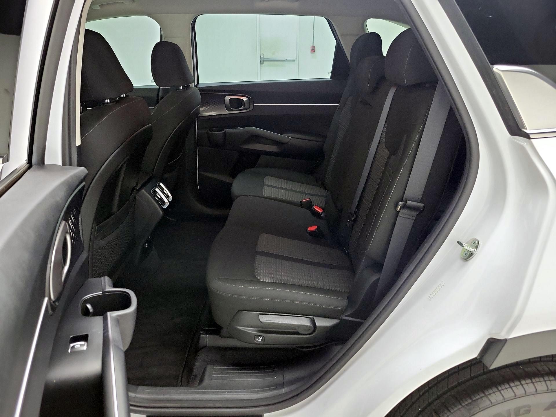 Thumbnail: 2023 Kia Sorento - 19