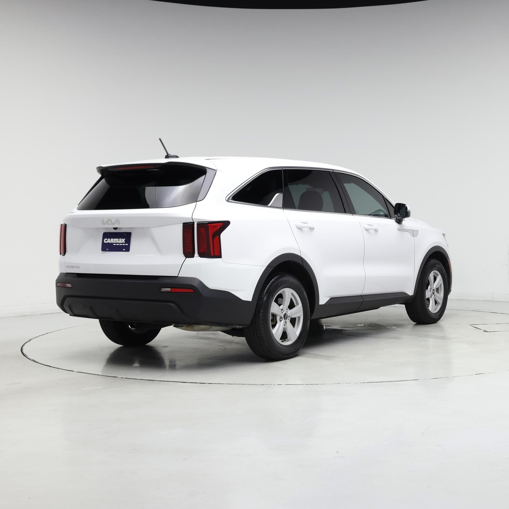 Thumbnail: 2023 Kia Sorento - 8