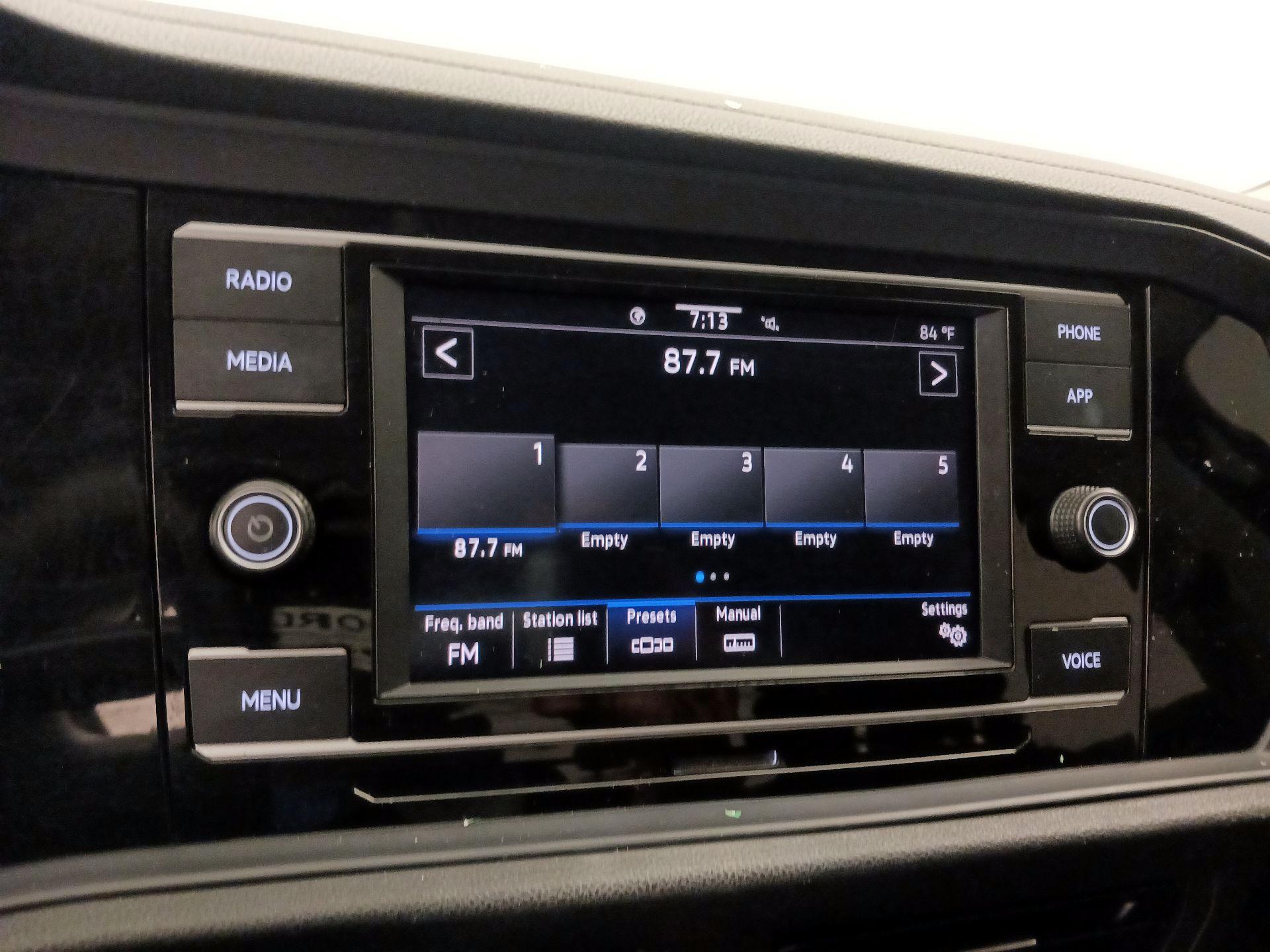 Thumbnail: 2021 Volkswagen Jetta - 15