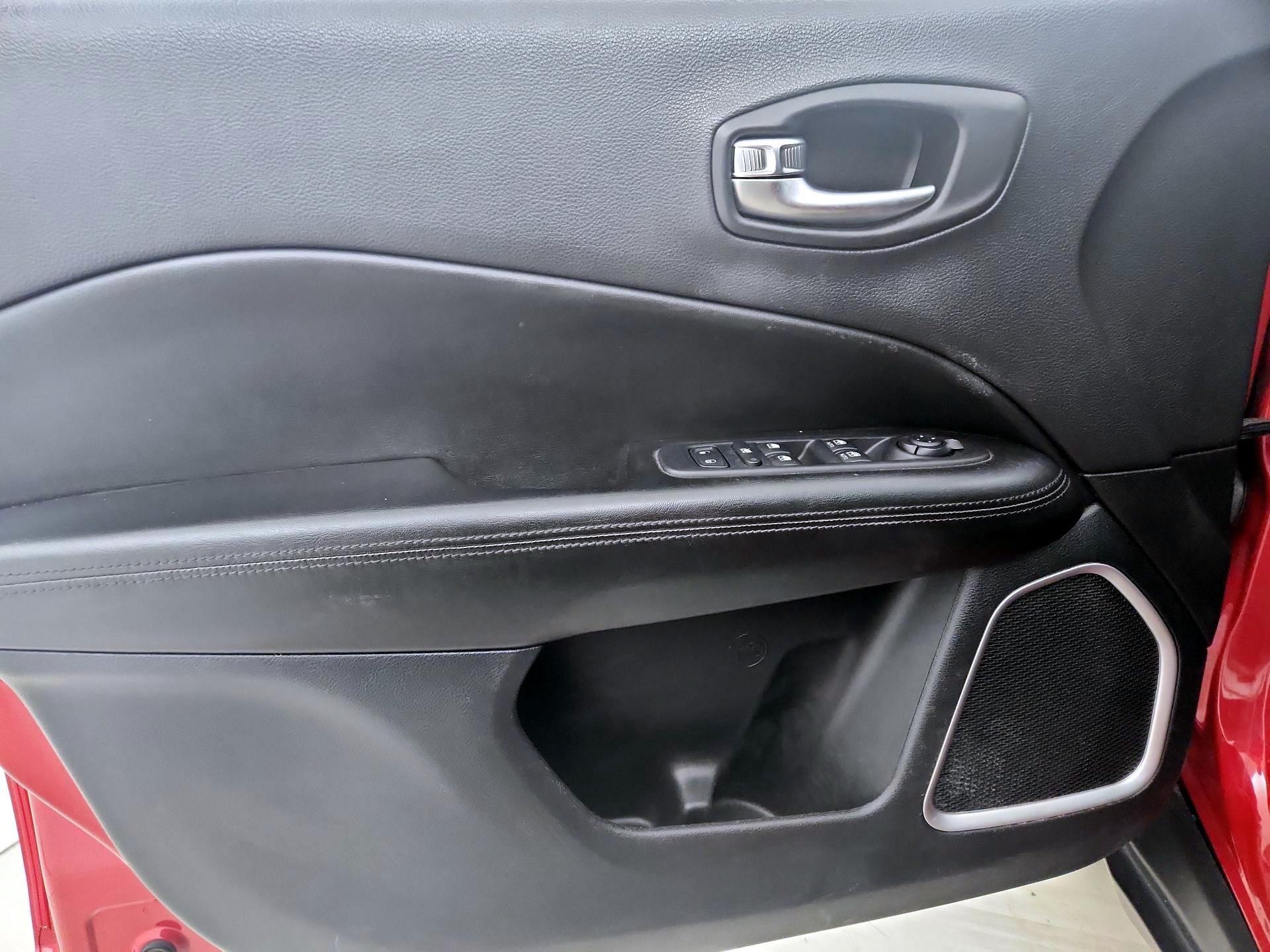 Thumbnail: 2018 Jeep Compass - 12