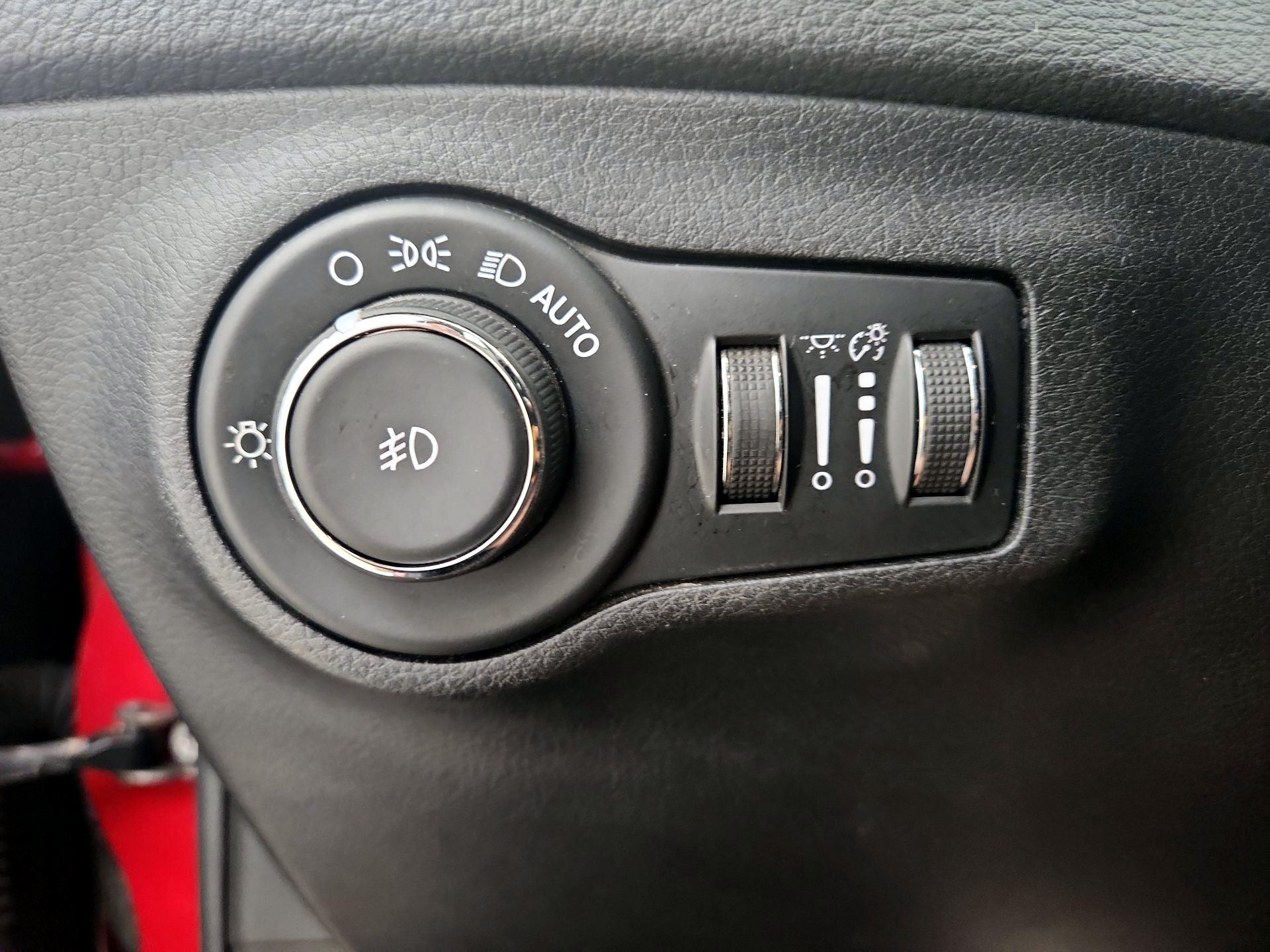 Thumbnail: 2018 Jeep Compass - 13