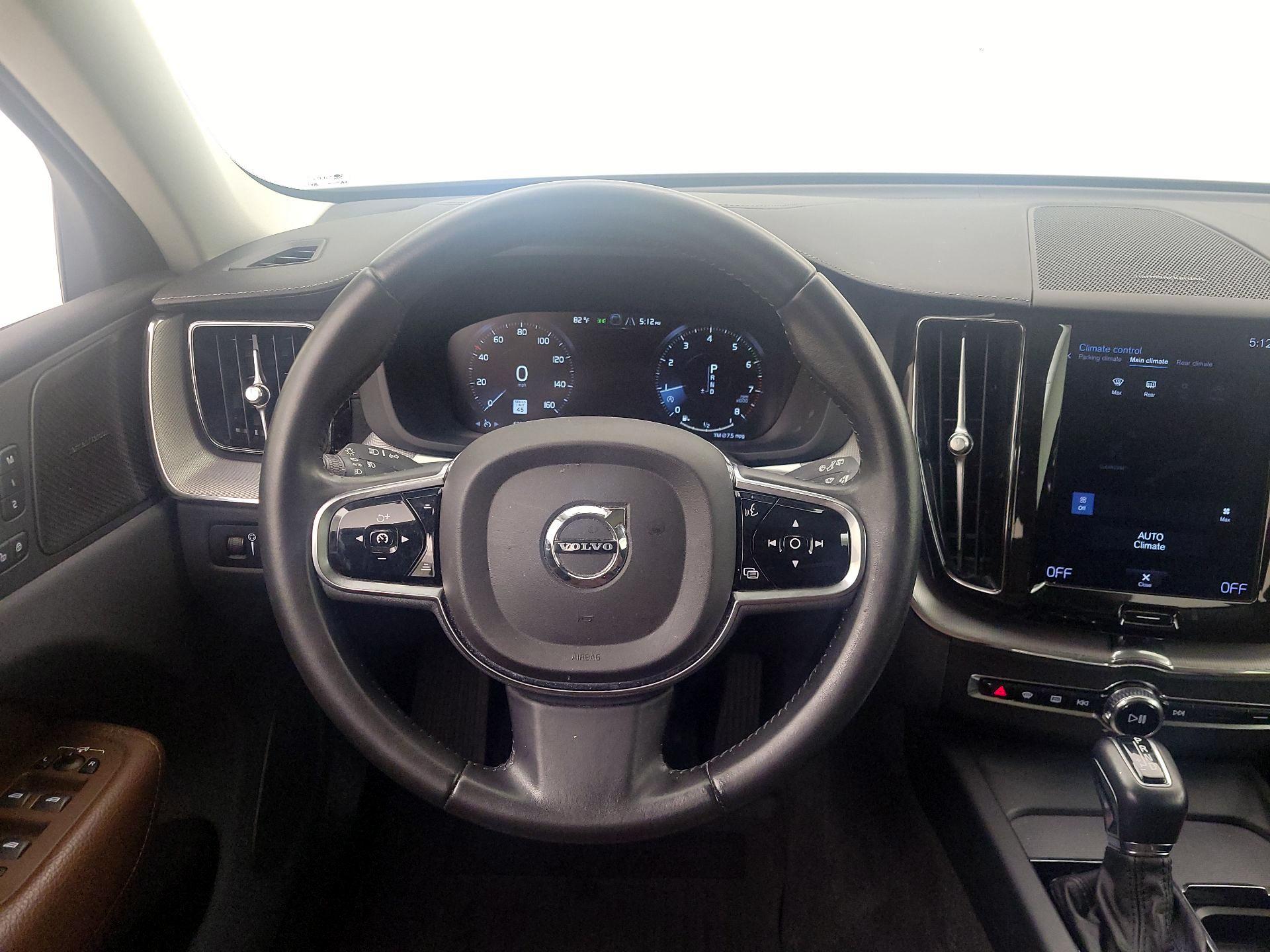 Thumbnail: 2019 Volvo XC60 - 10