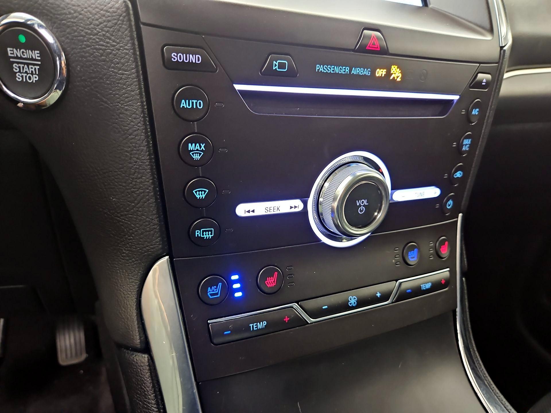 Thumbnail: 2019 Ford Edge - 17