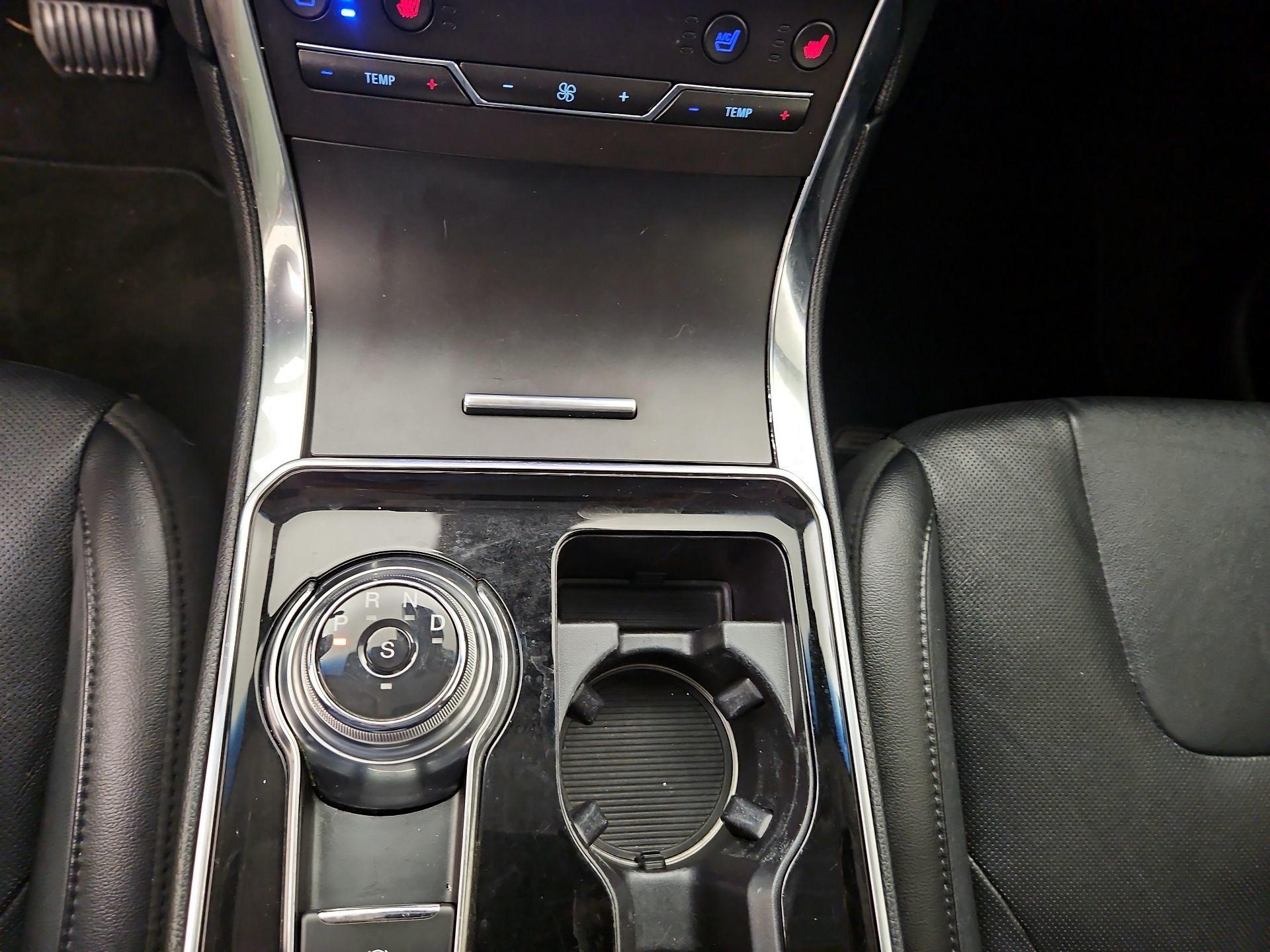 Thumbnail: 2019 Ford Edge - 18