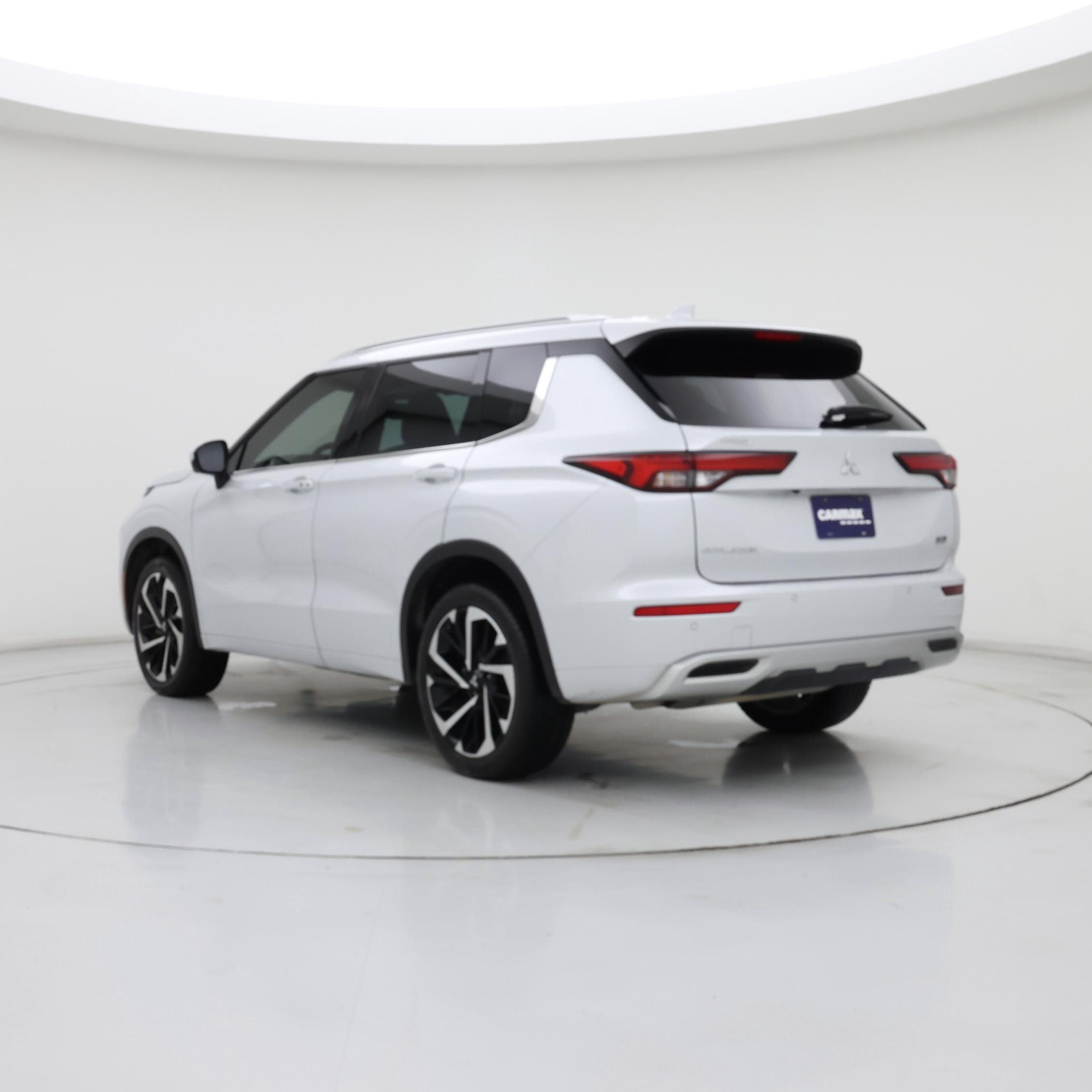 Thumbnail: 2022 Mitsubishi Outlander - 2