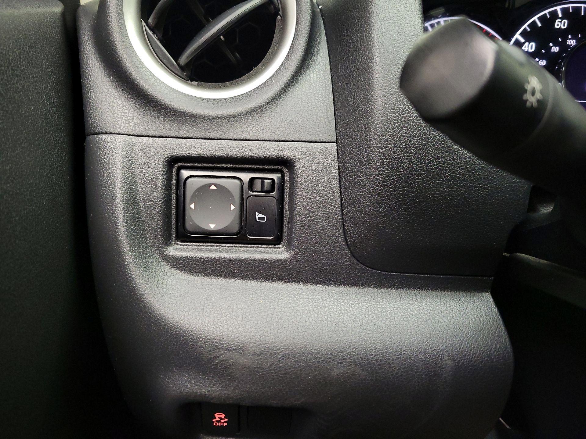 Thumbnail: 2017 Nissan Versa Note - 13