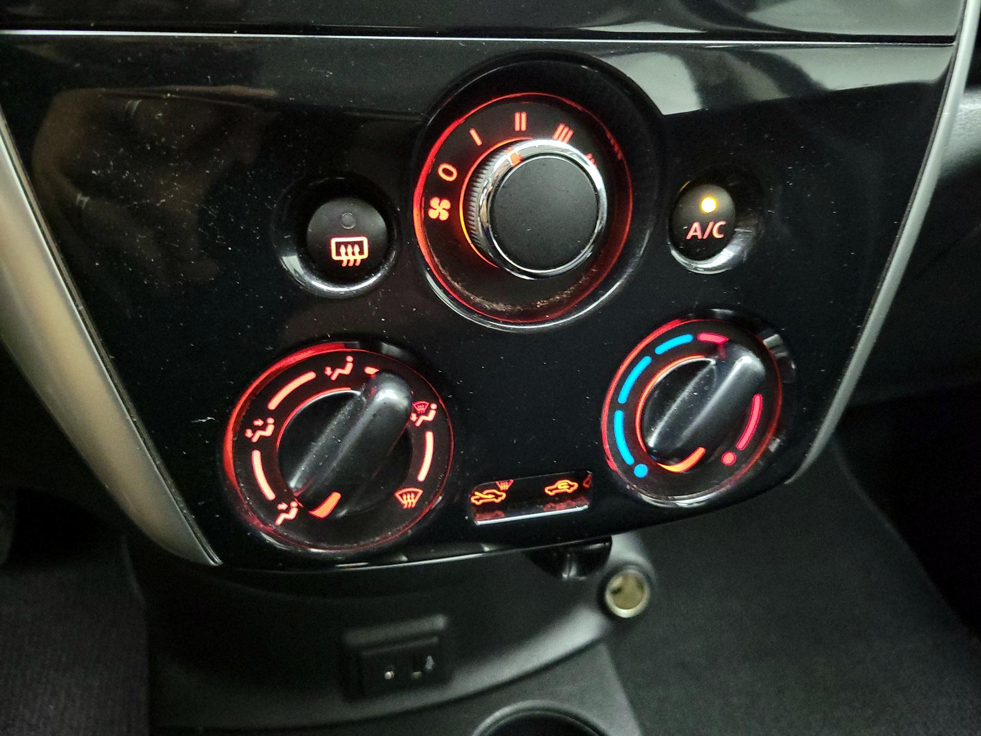 Thumbnail: 2017 Nissan Versa Note - 16