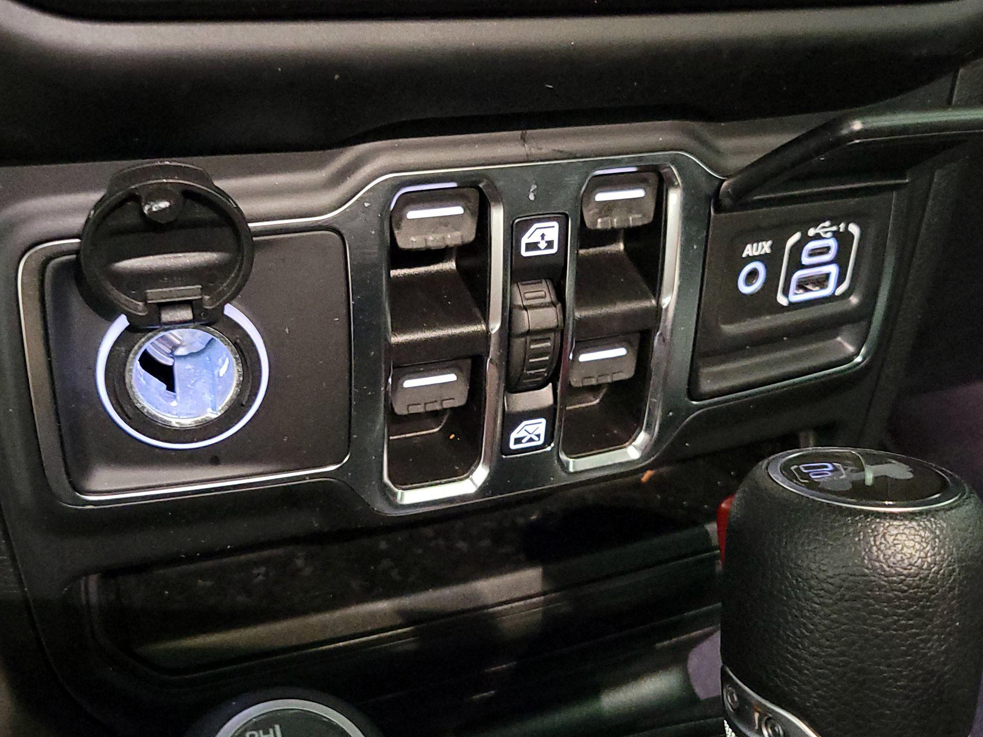 Thumbnail: 2021 Jeep Wrangler - 18