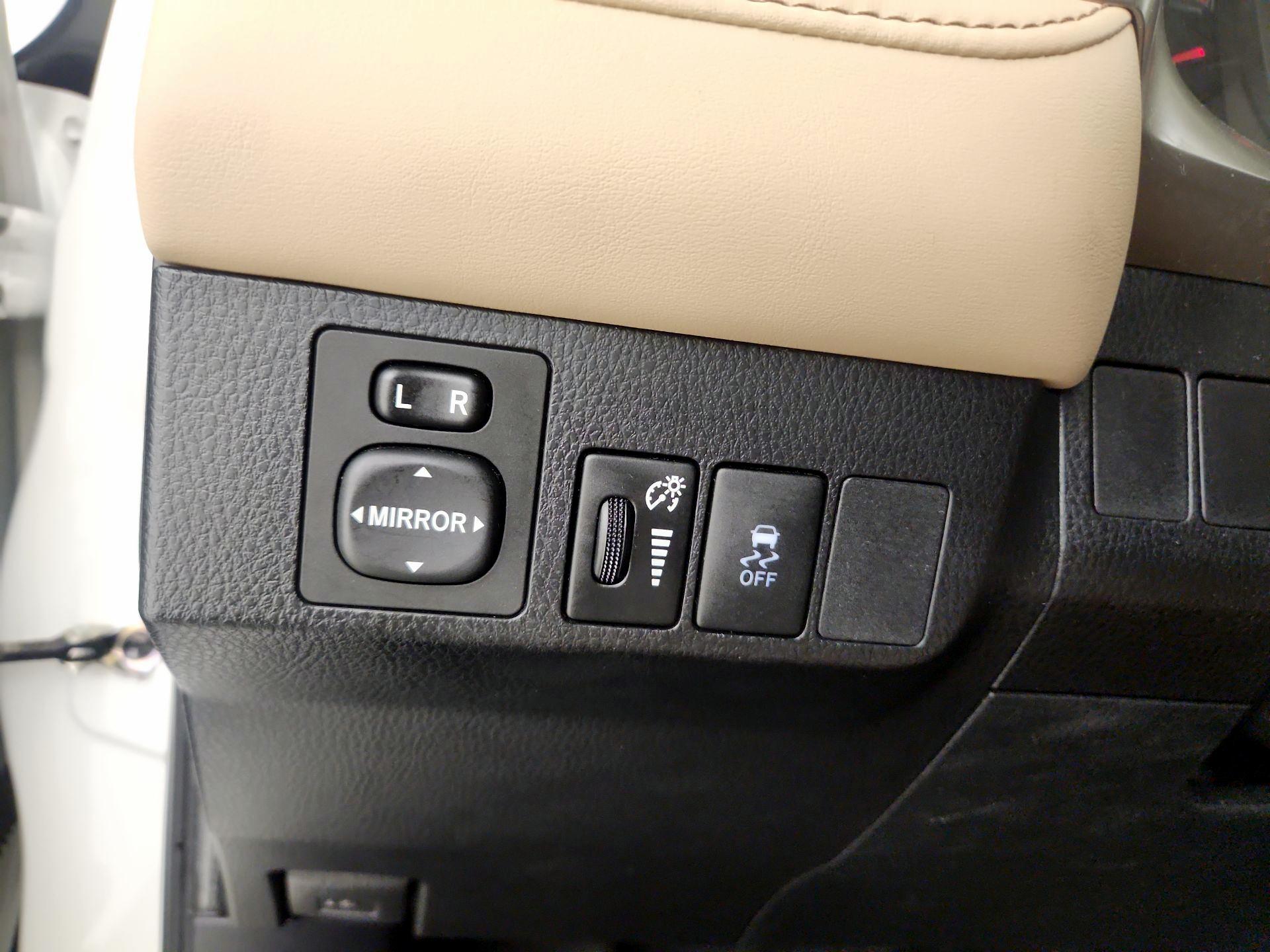 Thumbnail: 2014 Toyota RAV4 - 13