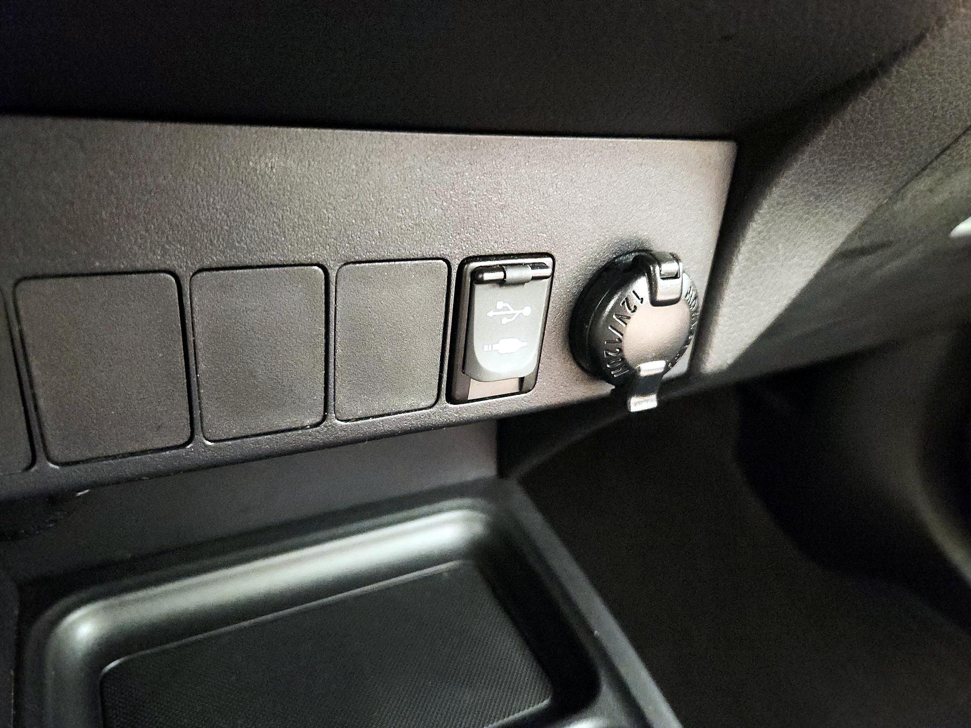 Thumbnail: 2014 Toyota RAV4 - 18