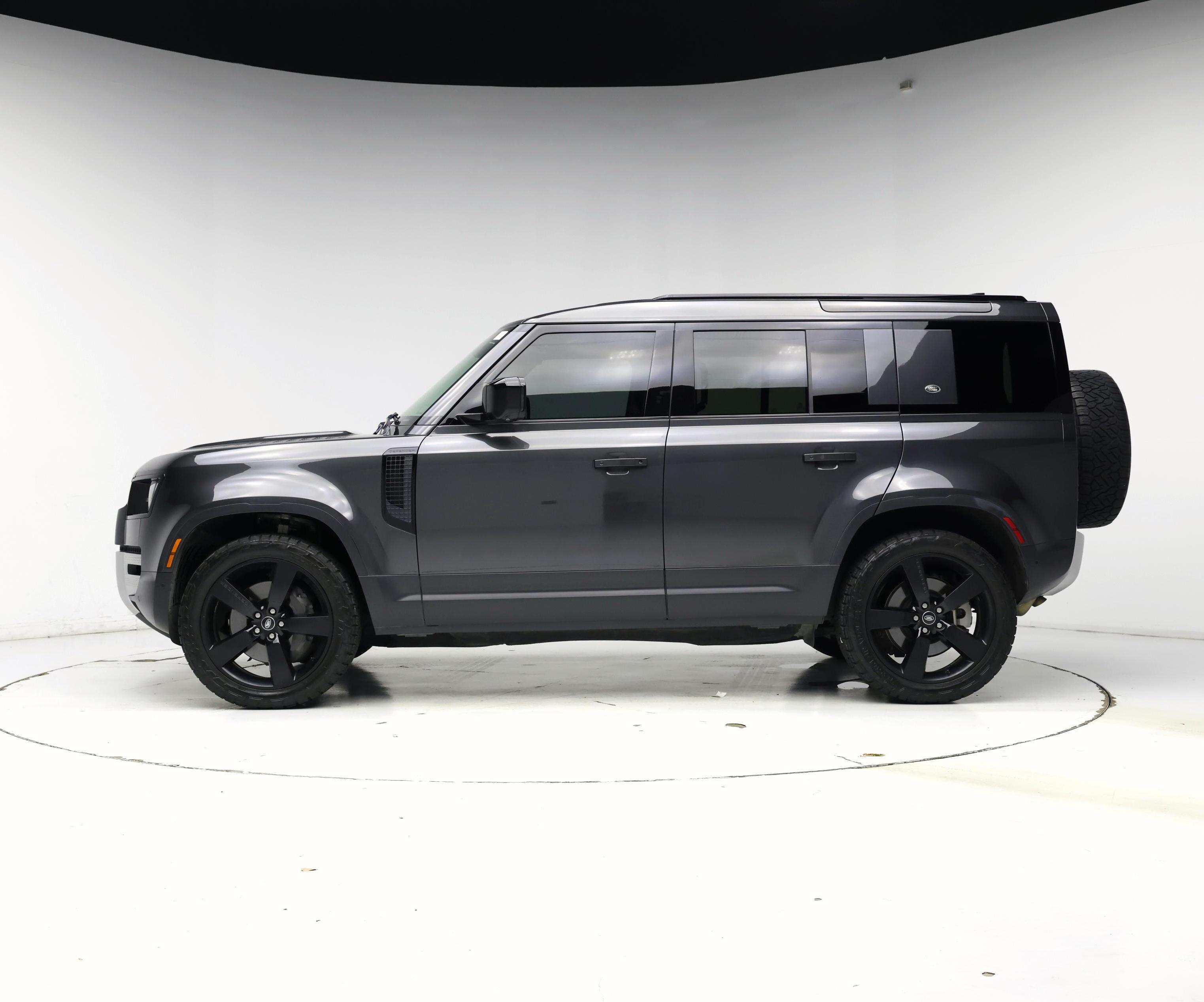 Thumbnail: 2023 Land Rover Defender - 3