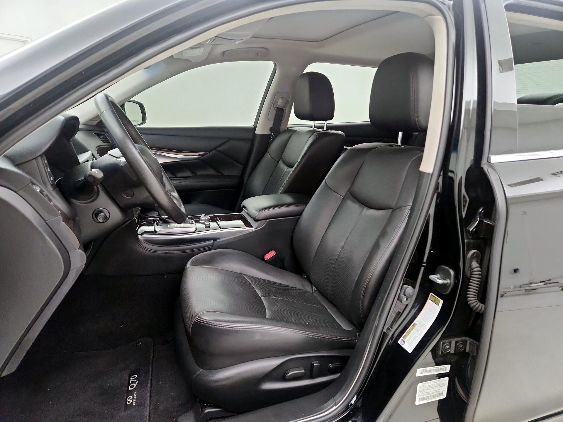 Thumbnail: 2016 INFINITI Q70 - 11