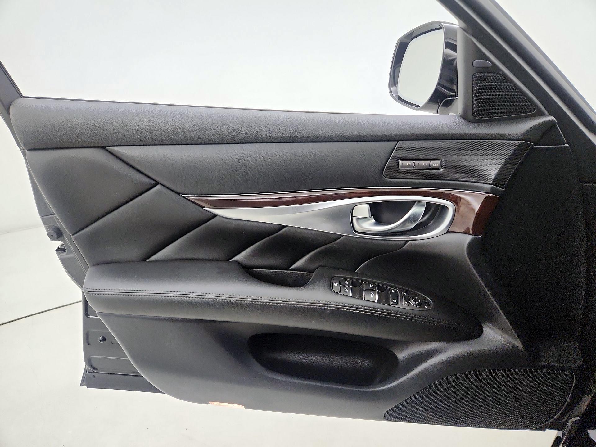 Thumbnail: 2016 INFINITI Q70 - 12