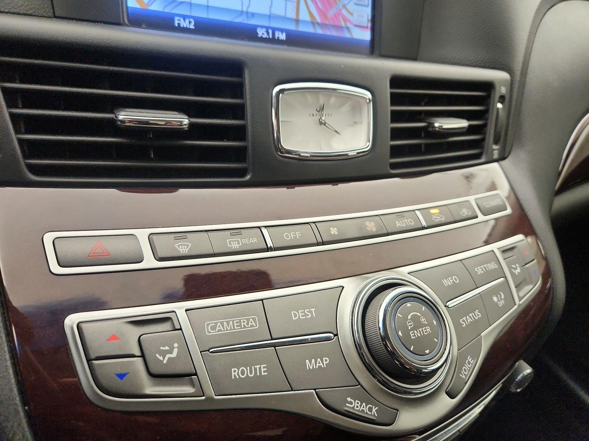 Thumbnail: 2016 INFINITI Q70 - 16