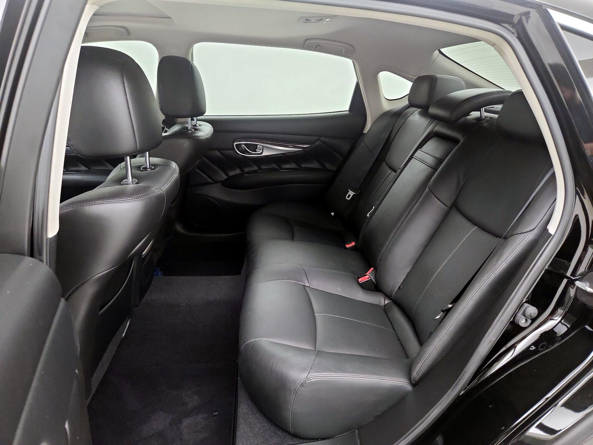 Thumbnail: 2016 INFINITI Q70 - 18