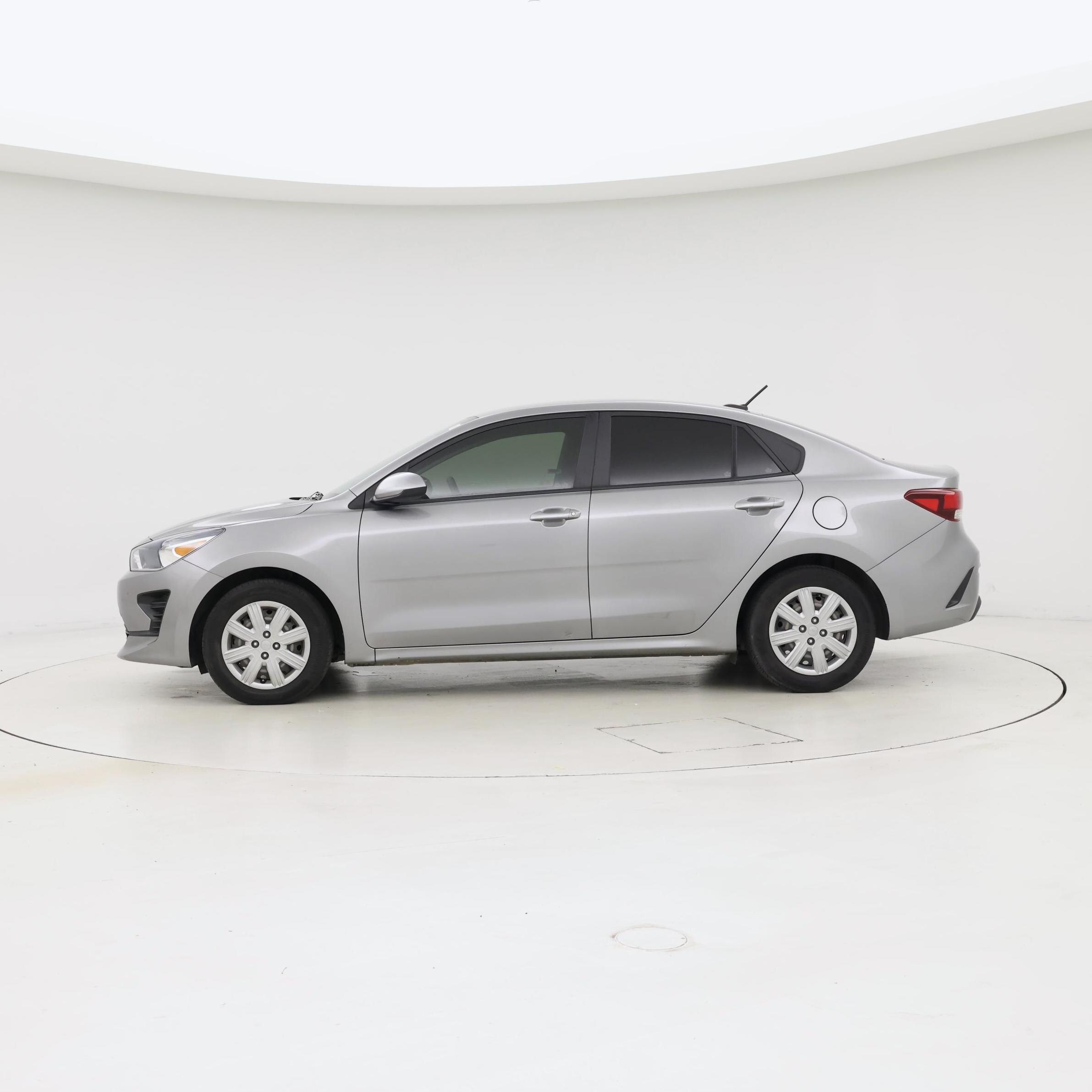 Thumbnail: 2022 Kia Rio - 3