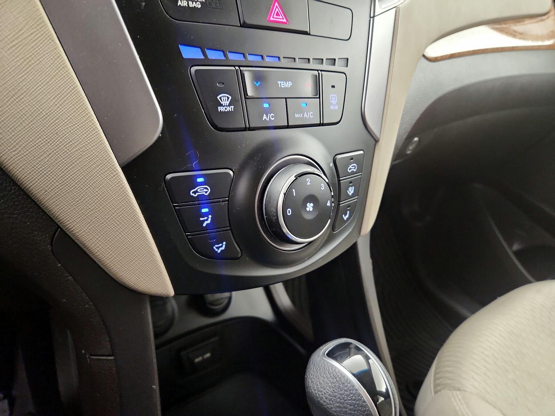Thumbnail: 2013 Hyundai Santa Fe - 15