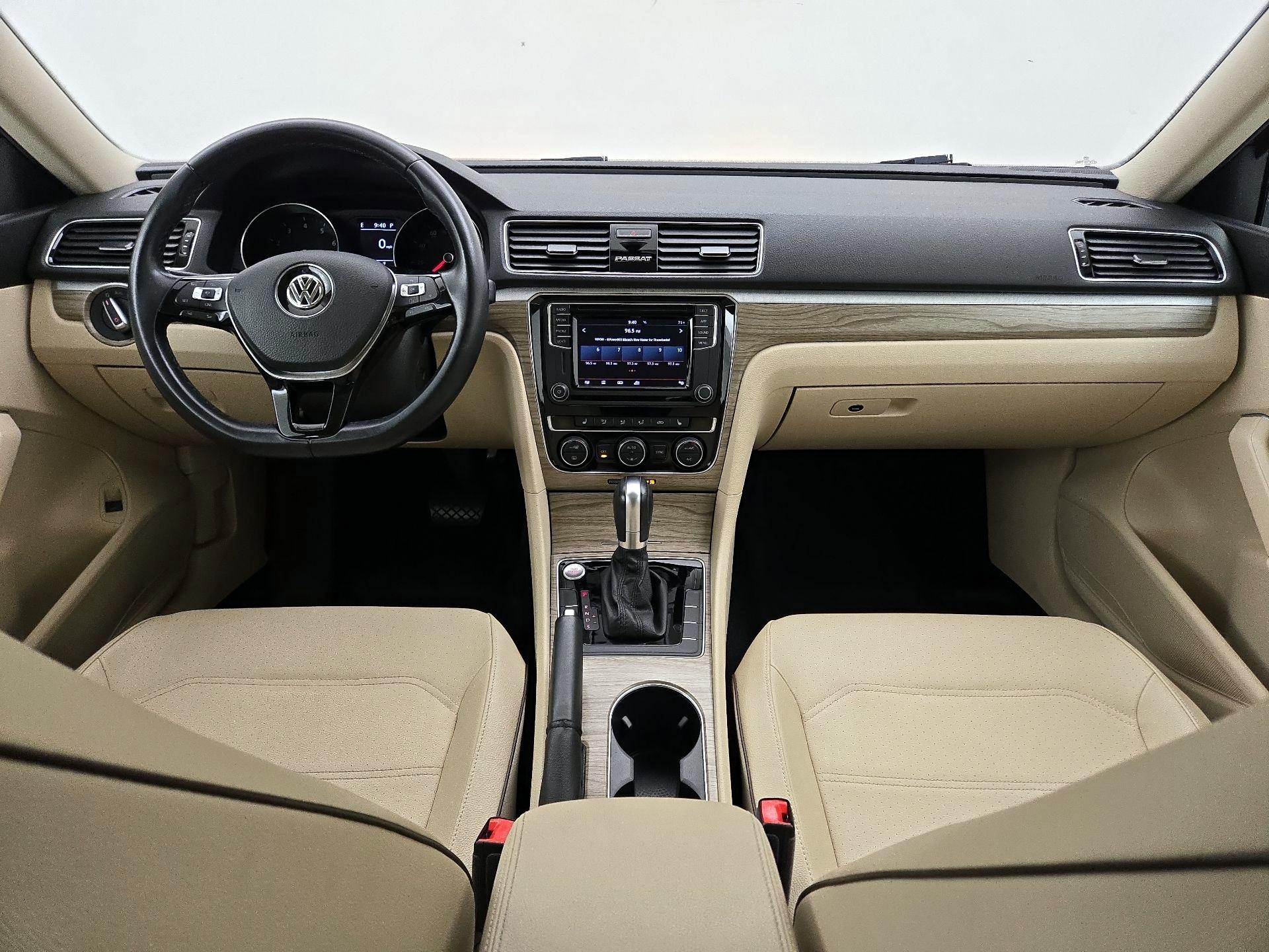 Thumbnail: 2018 Volkswagen Passat - 9