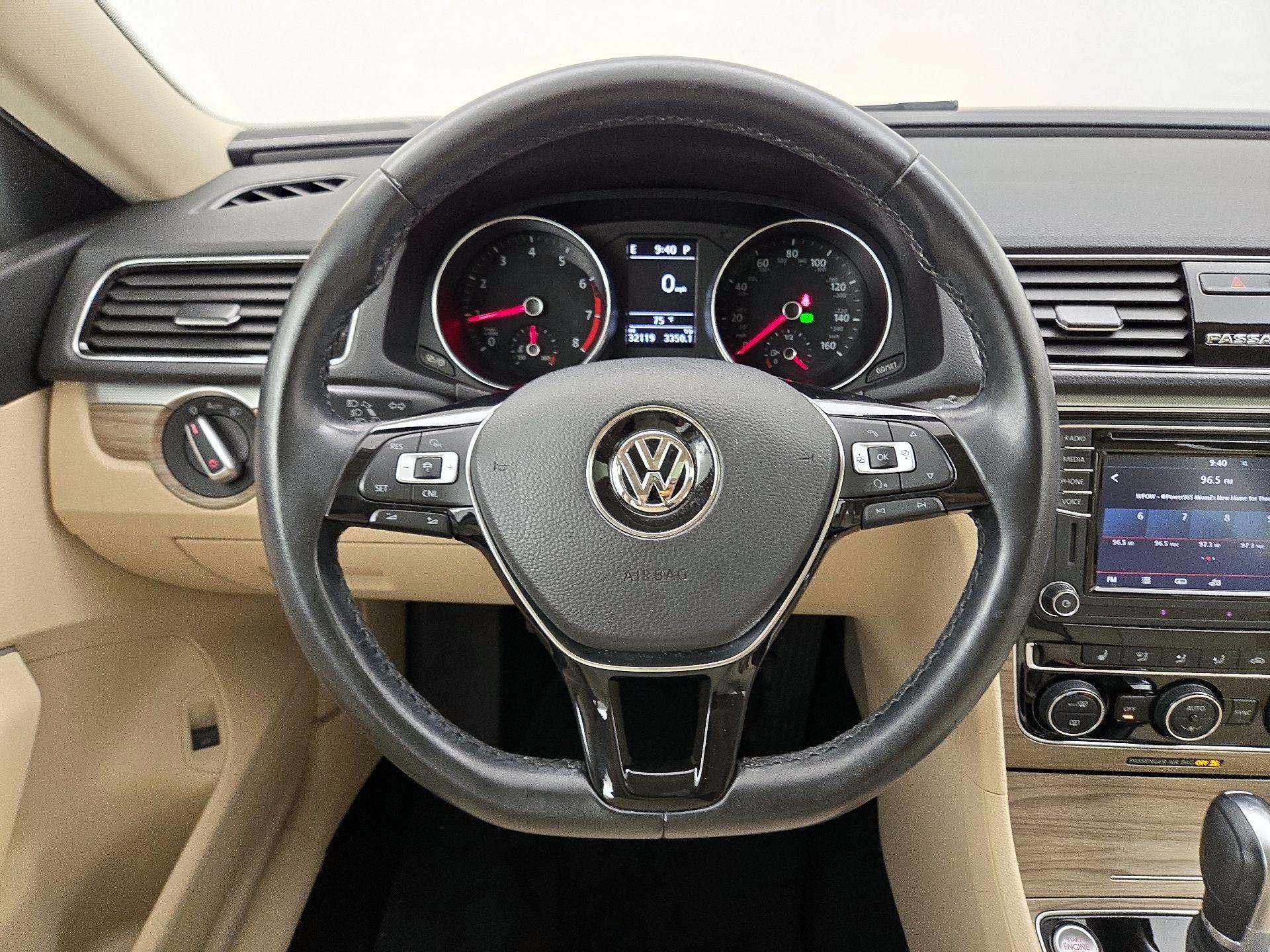 Thumbnail: 2018 Volkswagen Passat - 10