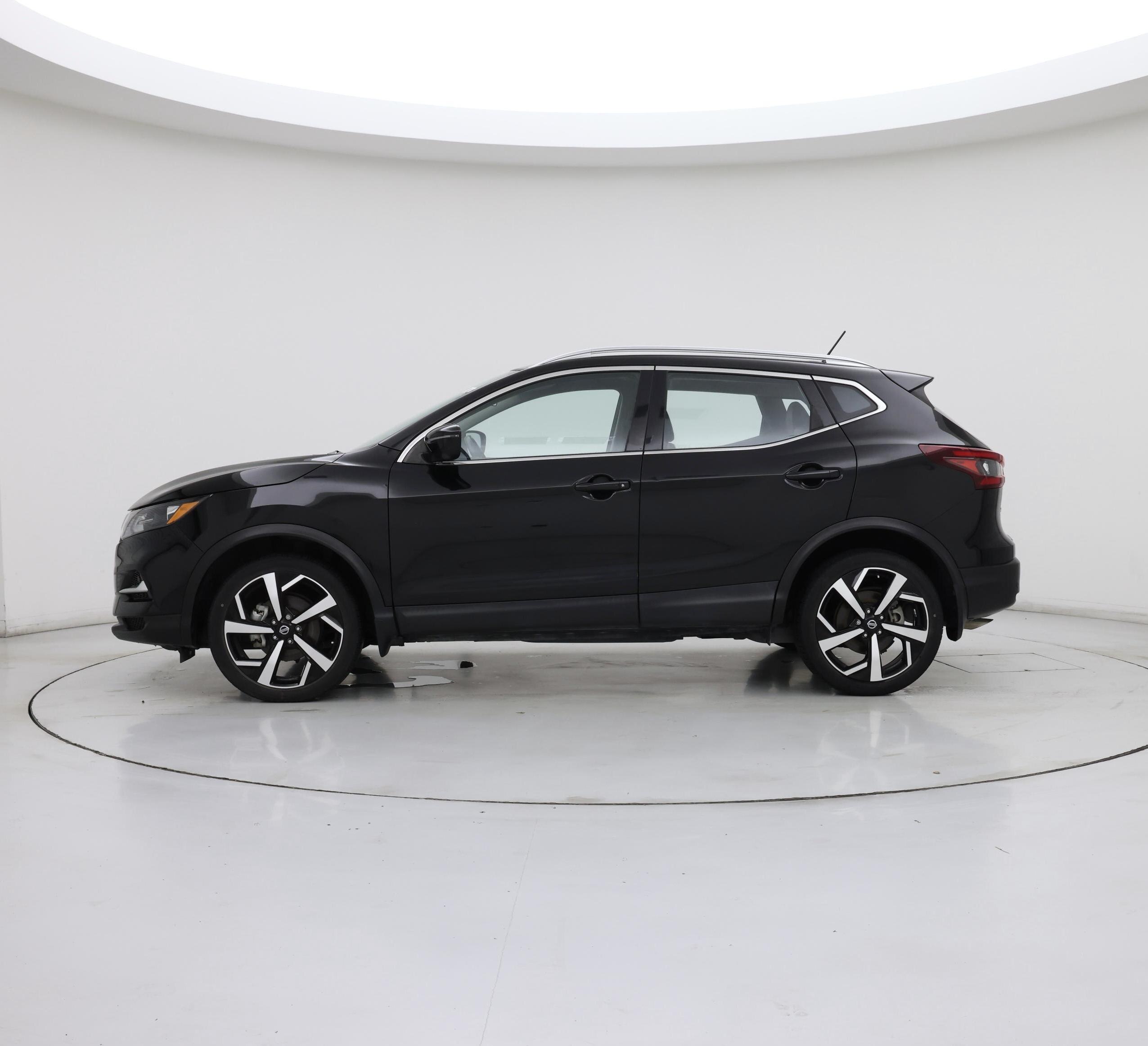 Thumbnail: 2022 Nissan Rogue Sport - 3