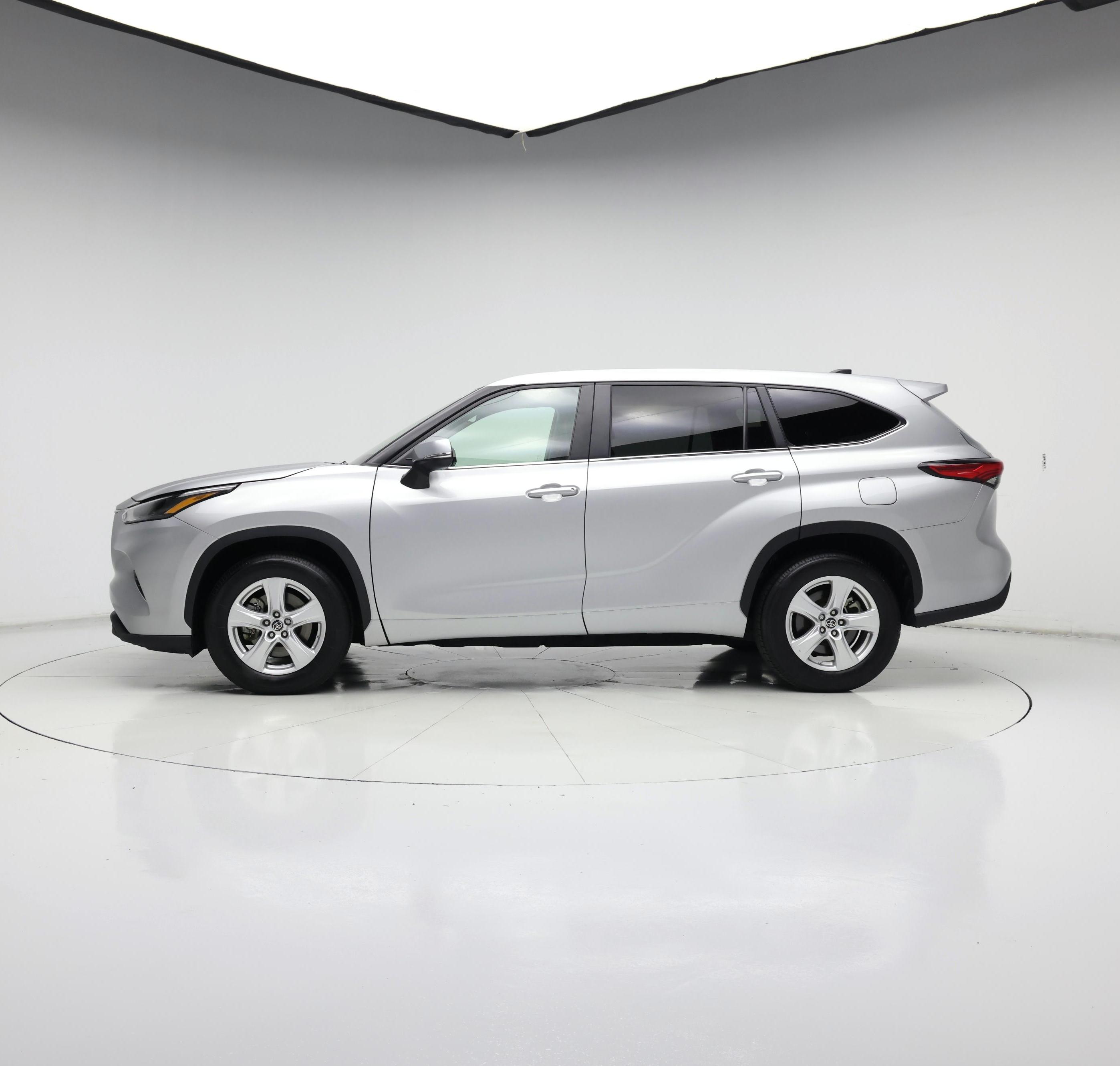 Thumbnail: 2023 Toyota Highlander - 3