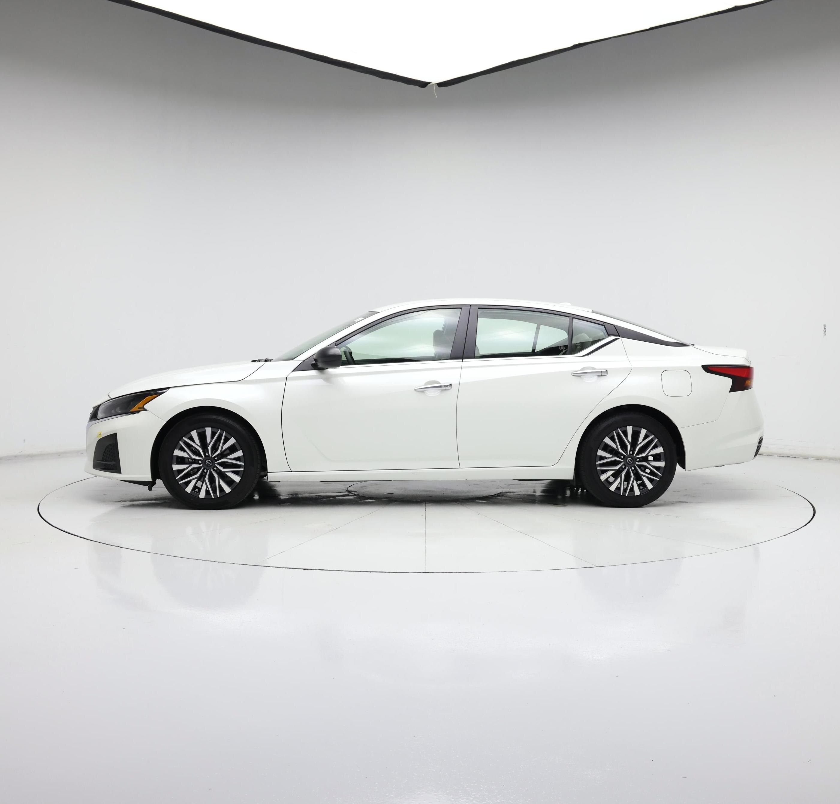 Thumbnail: 2024 Nissan Altima - 3