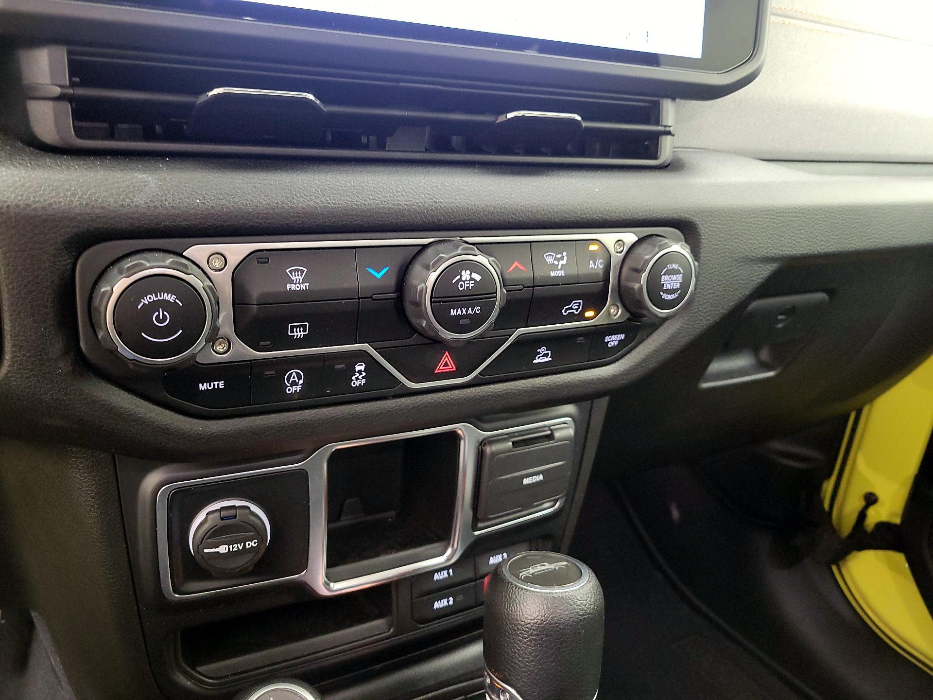Thumbnail: 2024 Jeep Gladiator - 16