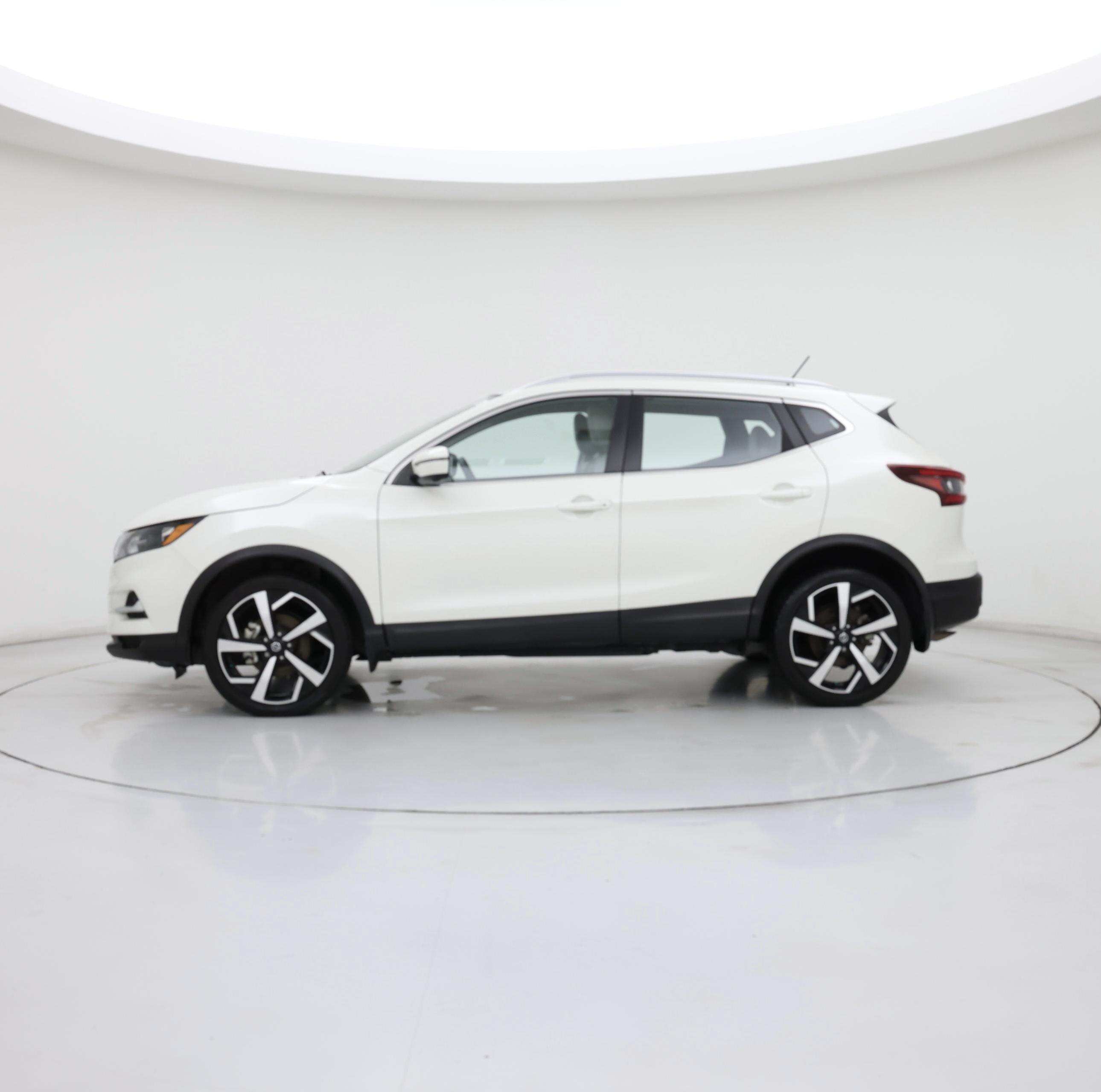 Thumbnail: 2022 Nissan Rogue Sport - 3