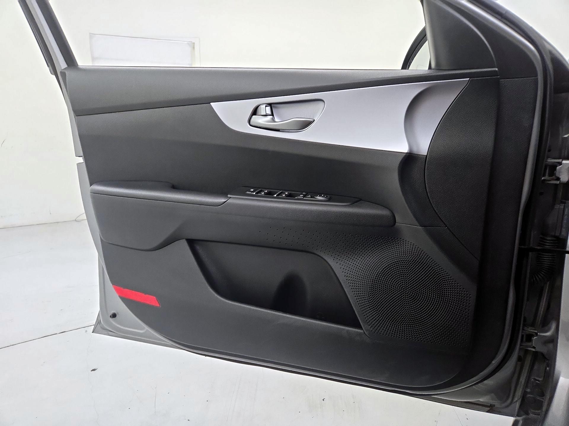 Thumbnail: 2022 Kia Forte - 12