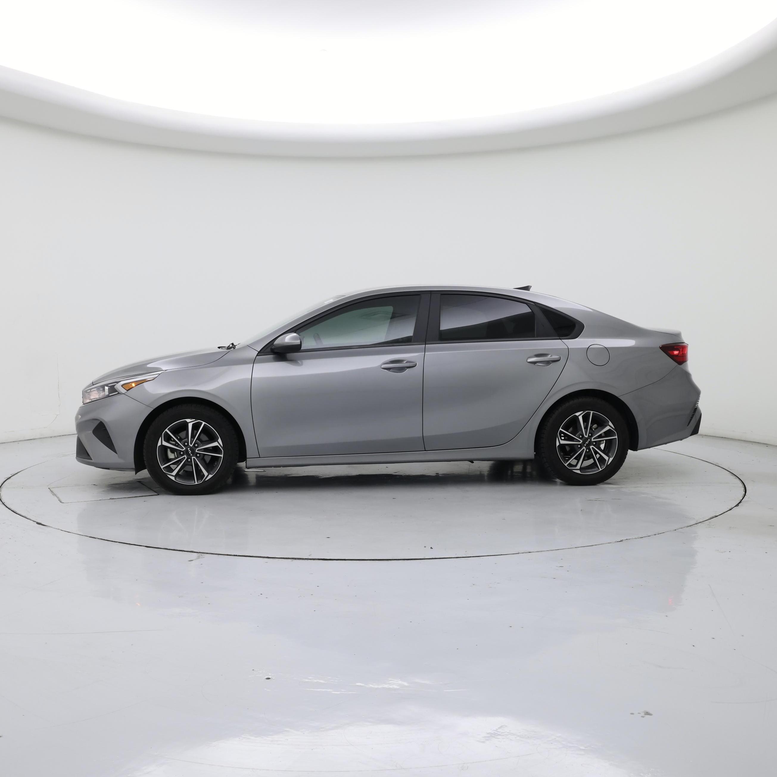 Thumbnail: 2022 Kia Forte - 3