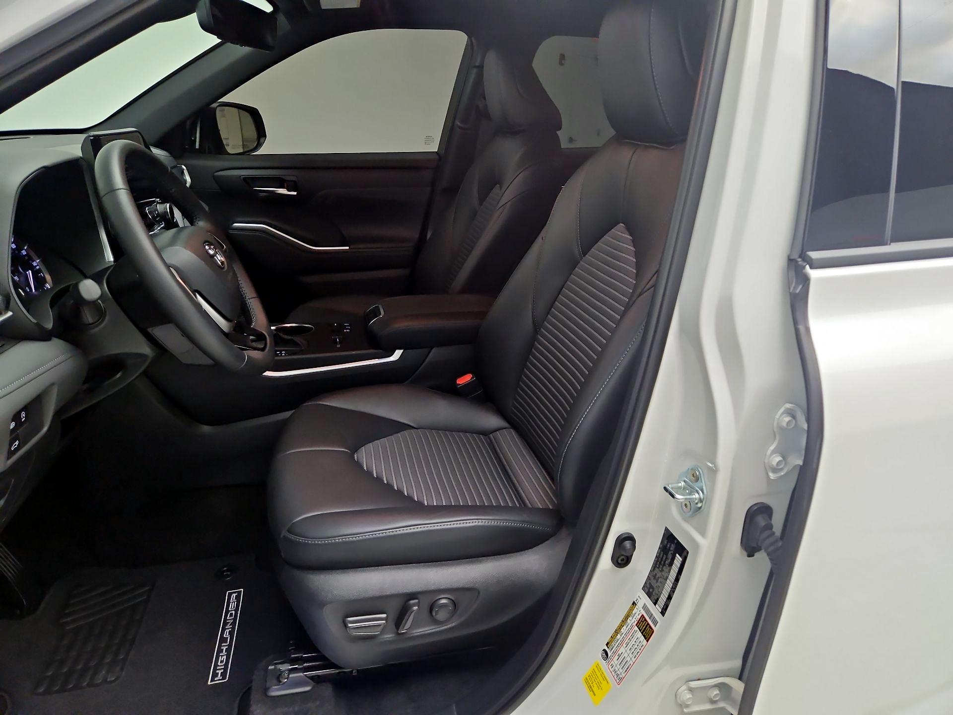 Thumbnail: 2024 Toyota Highlander - 11