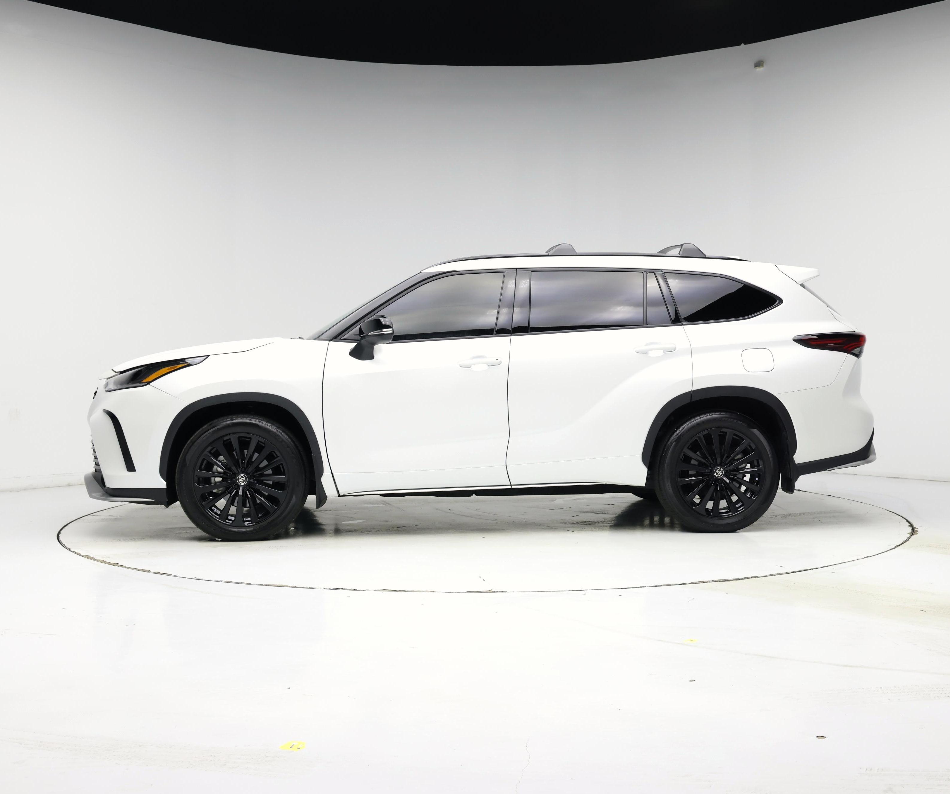 Thumbnail: 2024 Toyota Highlander - 3