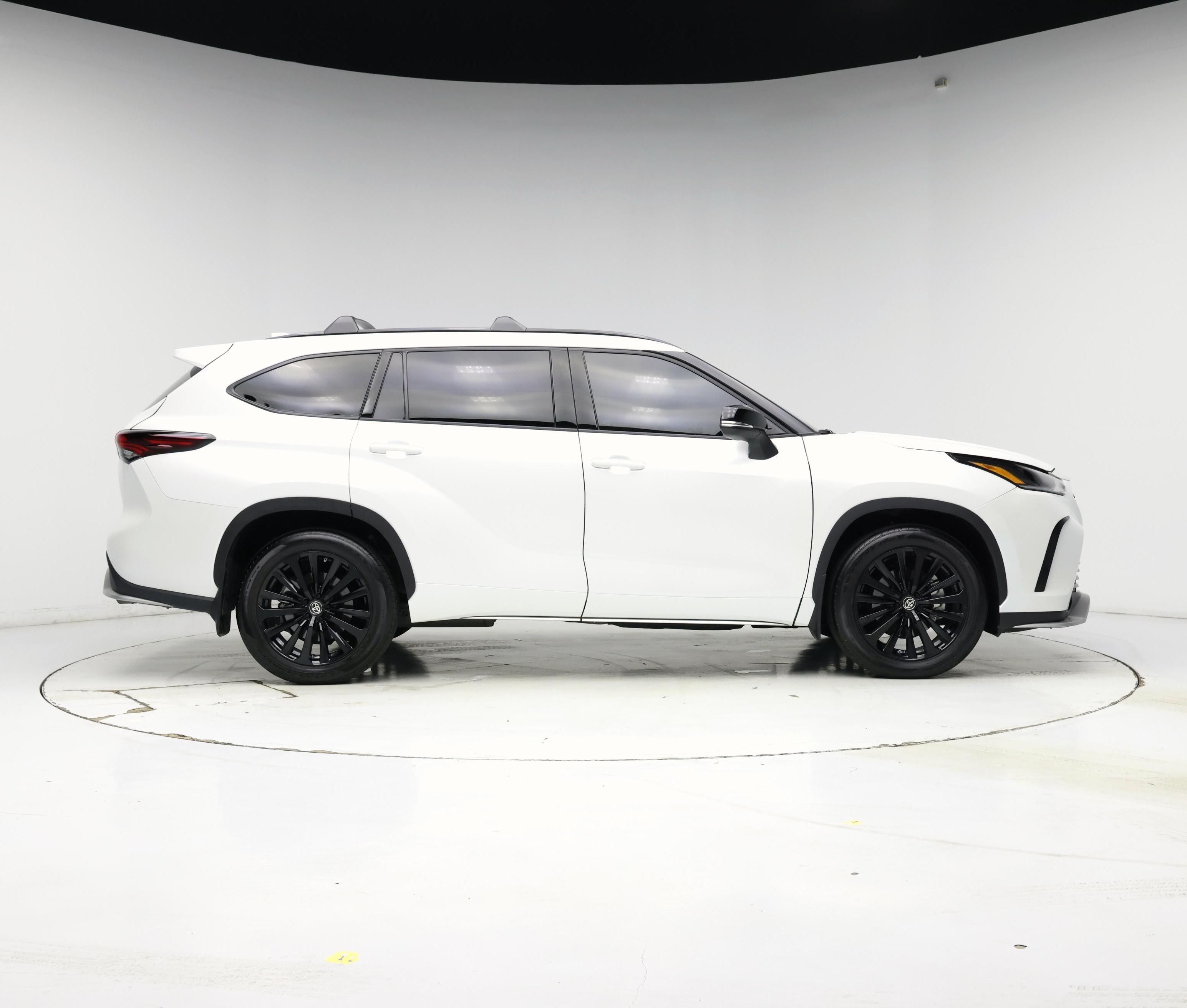 Thumbnail: 2024 Toyota Highlander - 7