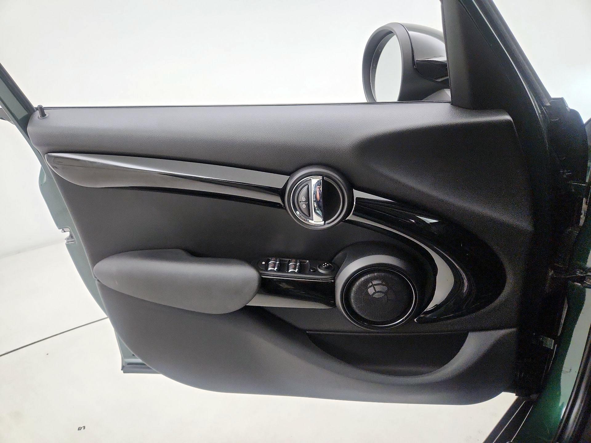 Thumbnail: 2017 MINI Cooper Hardtop - 12