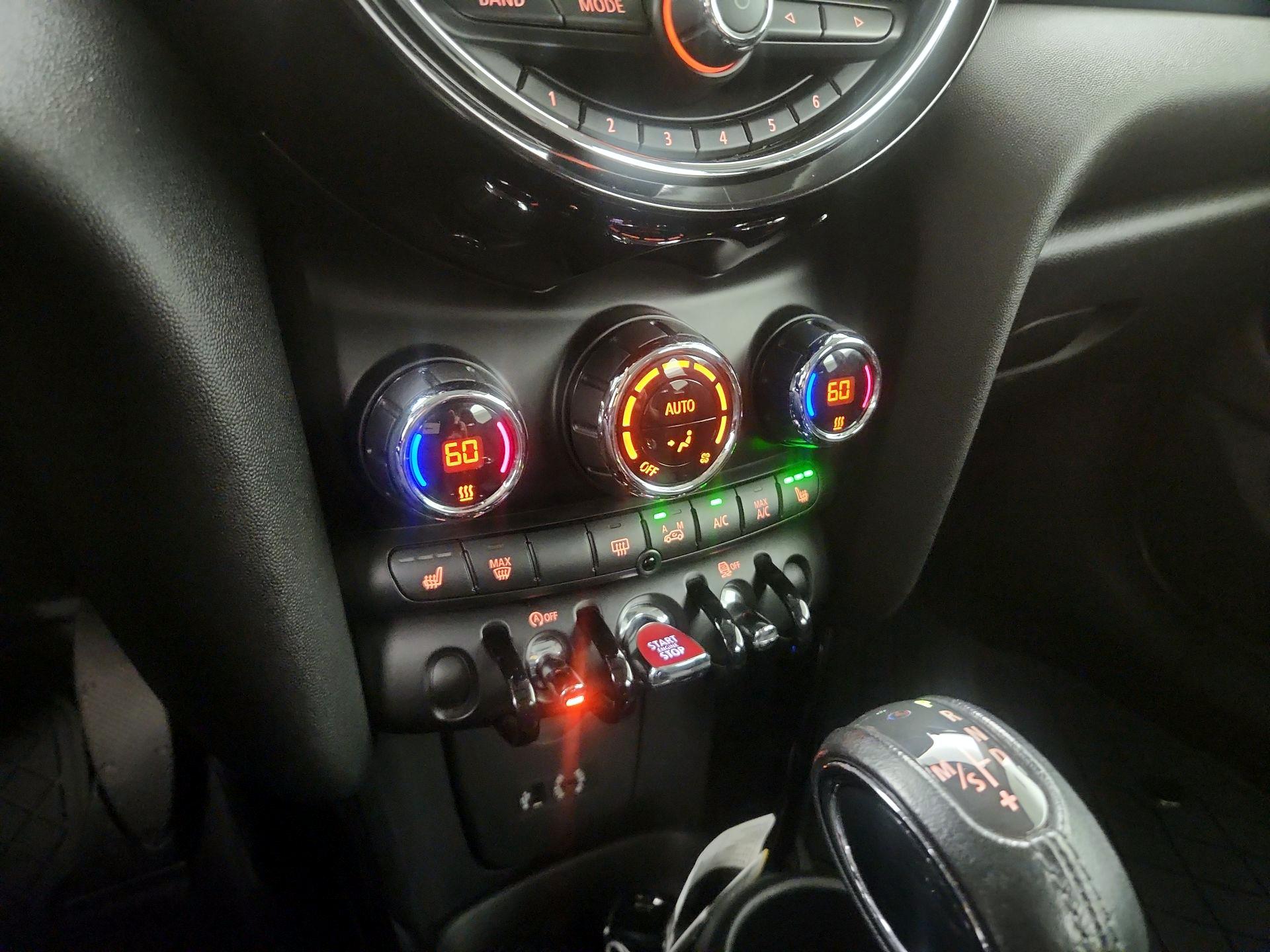 Thumbnail: 2017 MINI Cooper Hardtop - 16