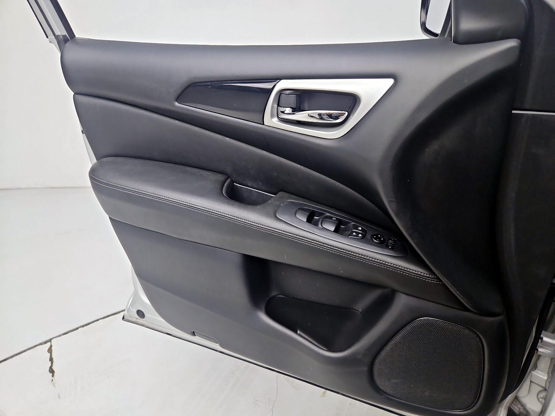 Thumbnail: 2019 Nissan Pathfinder - 12