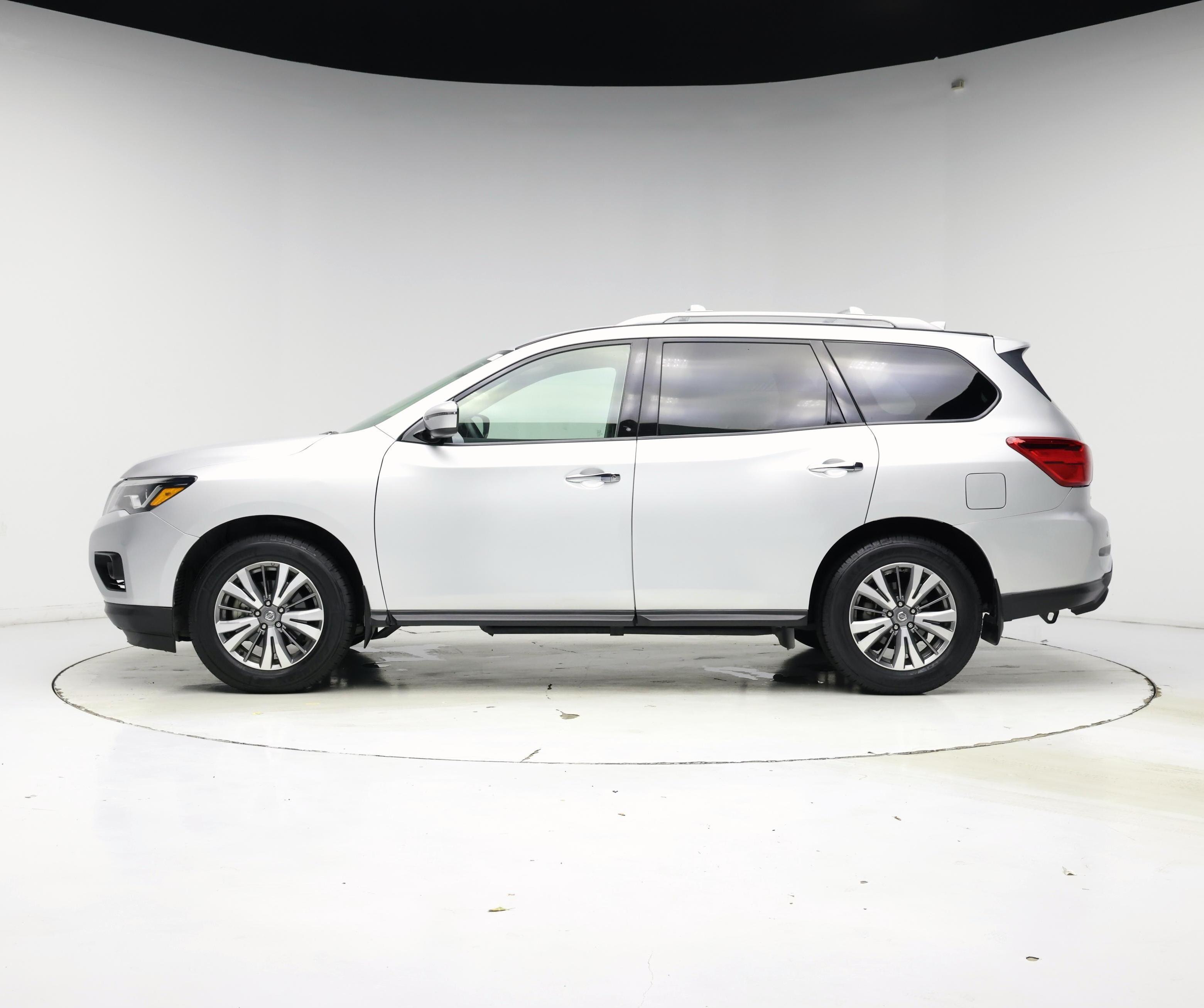 Thumbnail: 2019 Nissan Pathfinder - 3