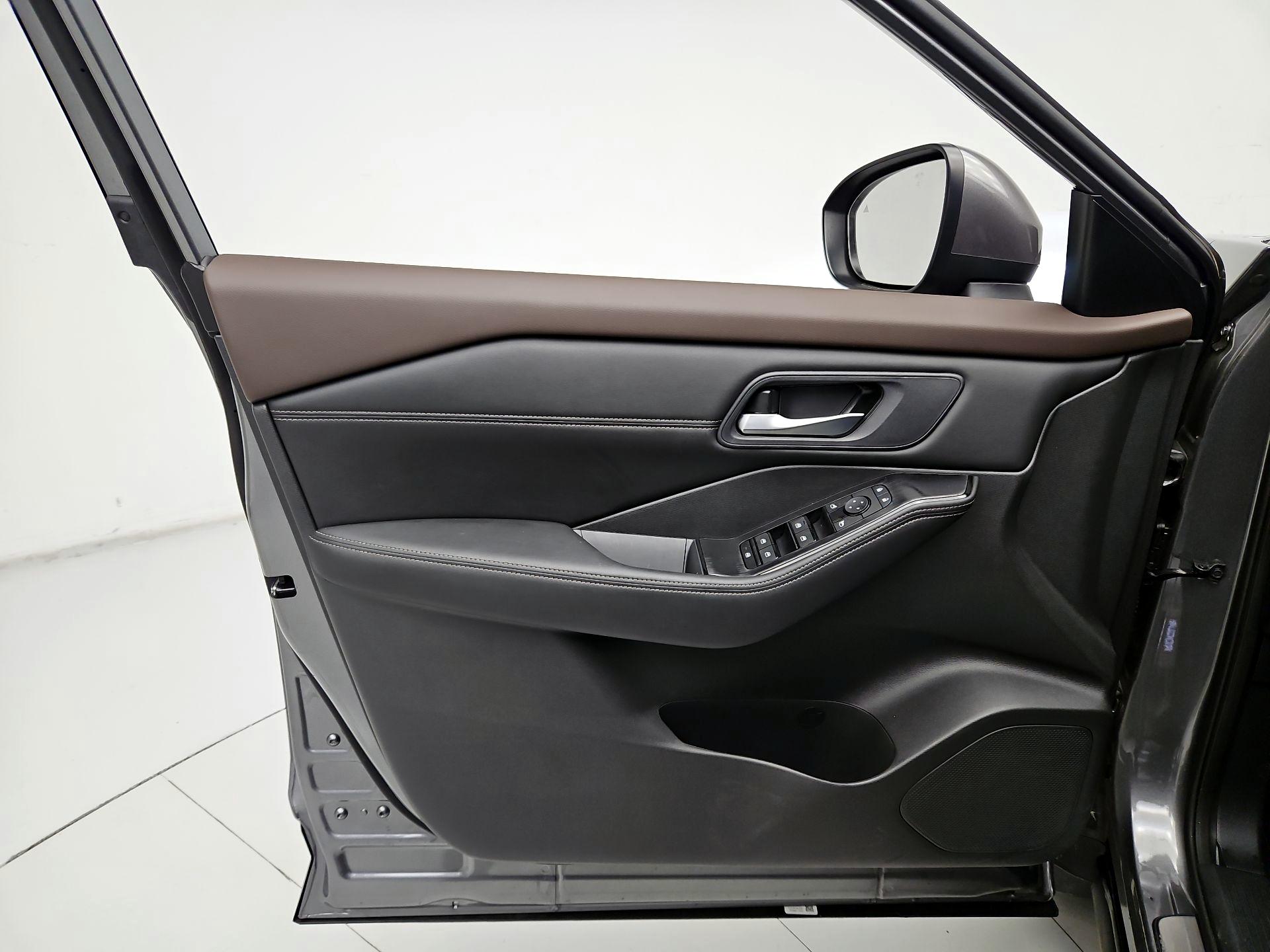 Thumbnail: 2023 Nissan Rogue - 12