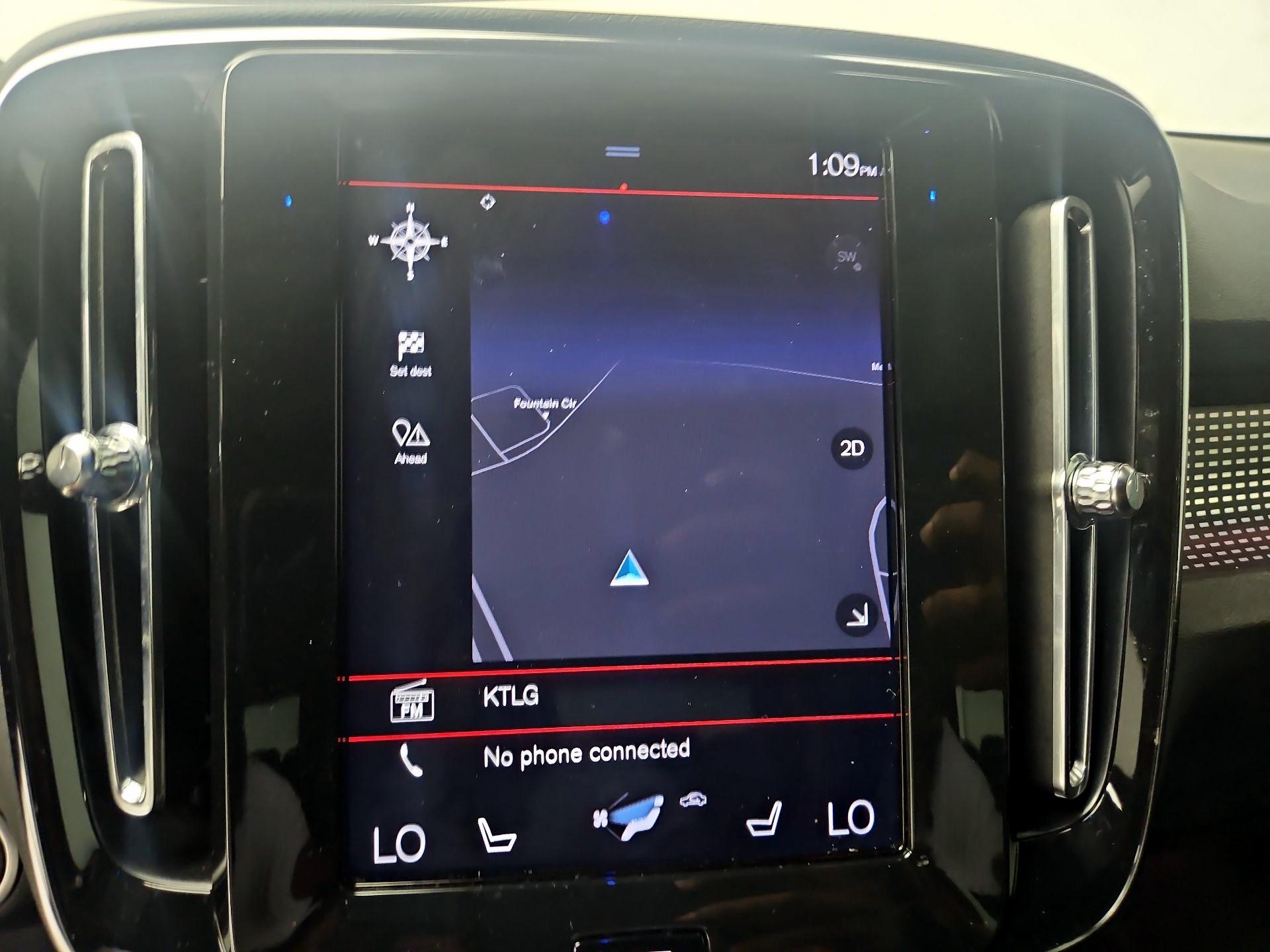 Thumbnail: 2020 Volvo XC40 - 14