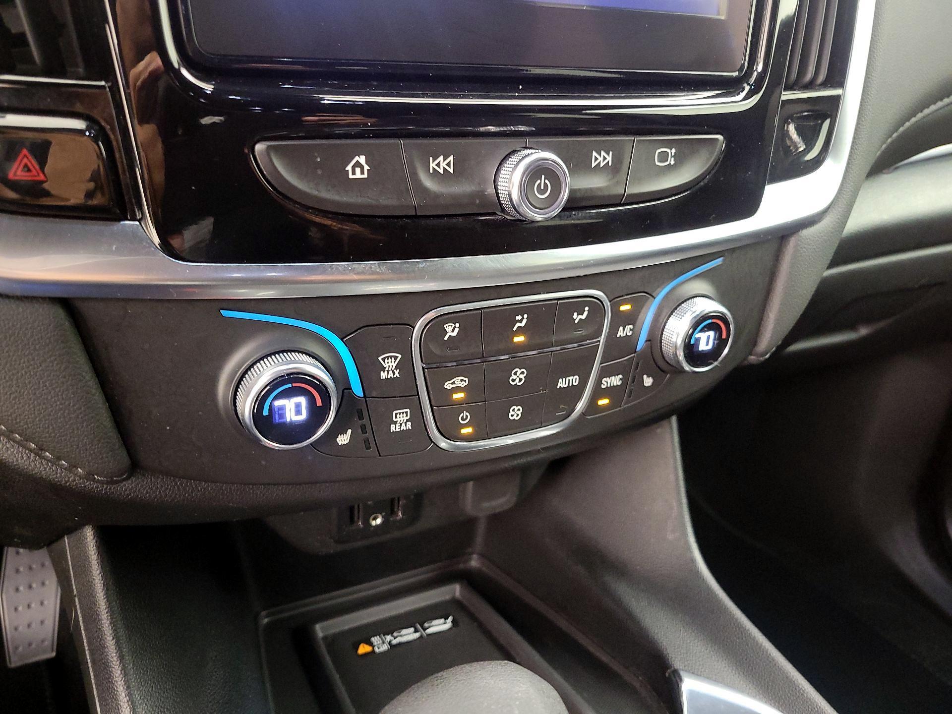 Thumbnail: 2023 Chevrolet Traverse - 16