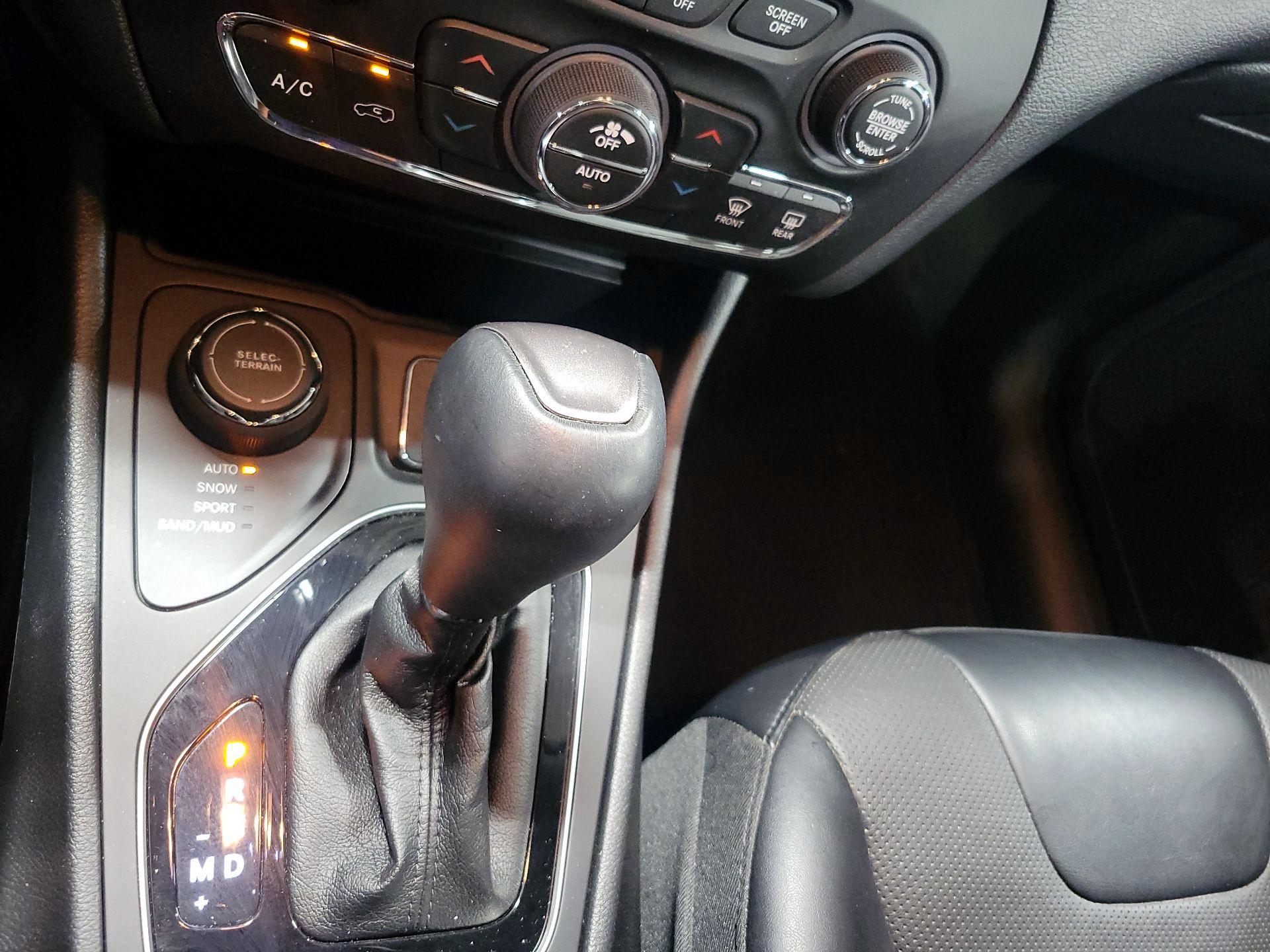 Thumbnail: 2022 Jeep Cherokee - 17
