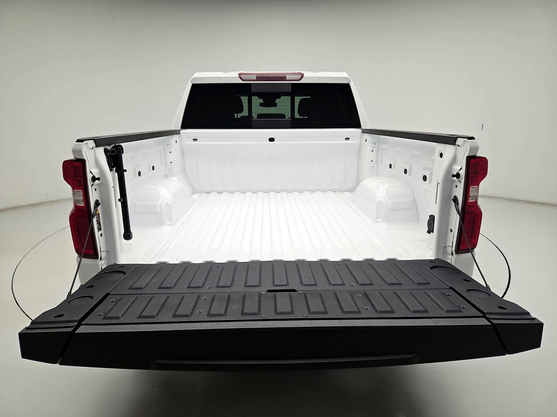 Thumbnail: 2025 Chevrolet Silverado 1500 - 18