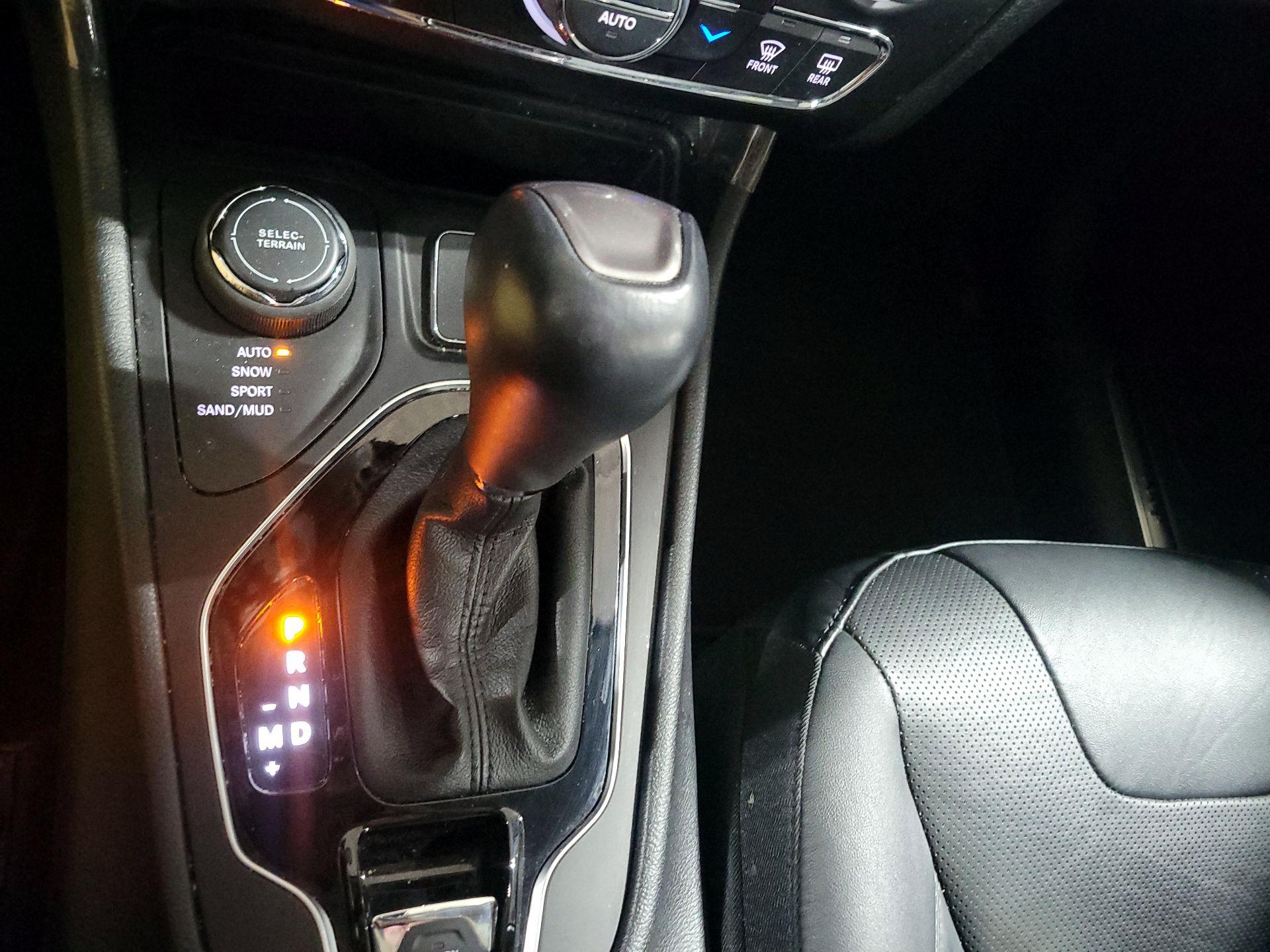 Thumbnail: 2021 Jeep Cherokee - 16