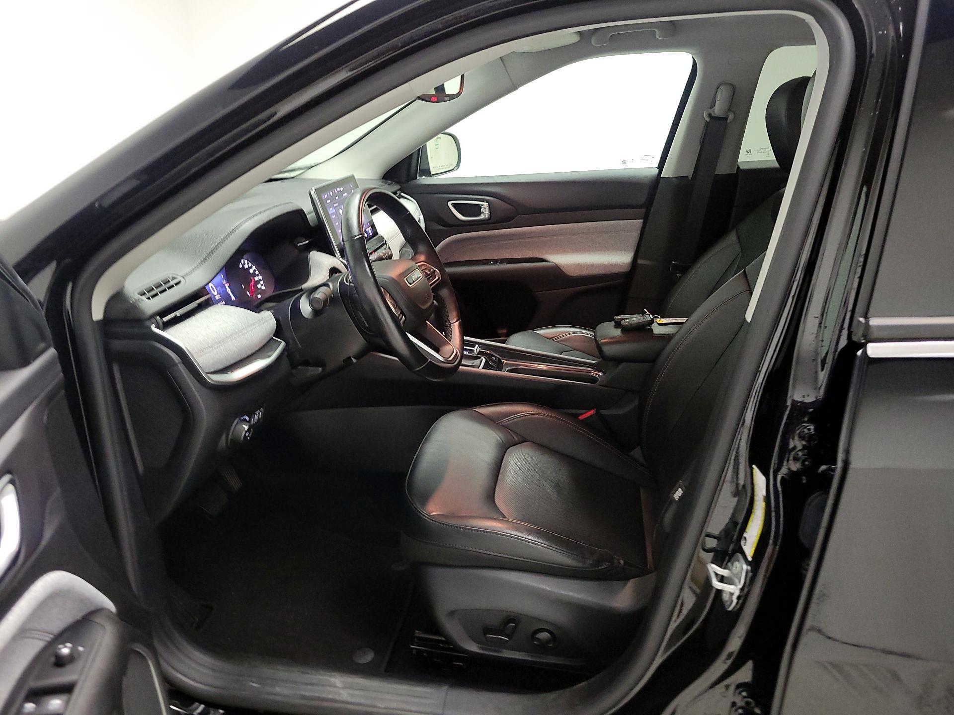 Thumbnail: 2022 Jeep Compass - 11