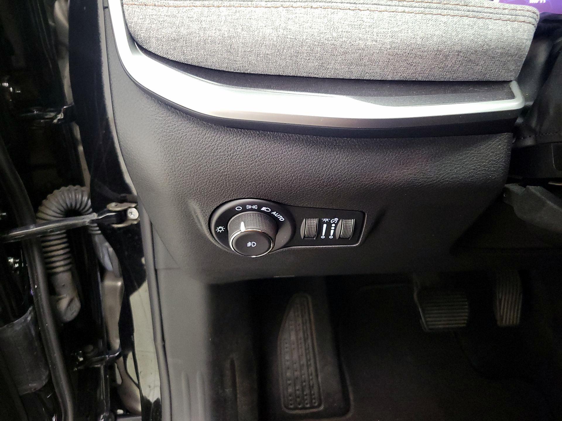 Thumbnail: 2022 Jeep Compass - 13